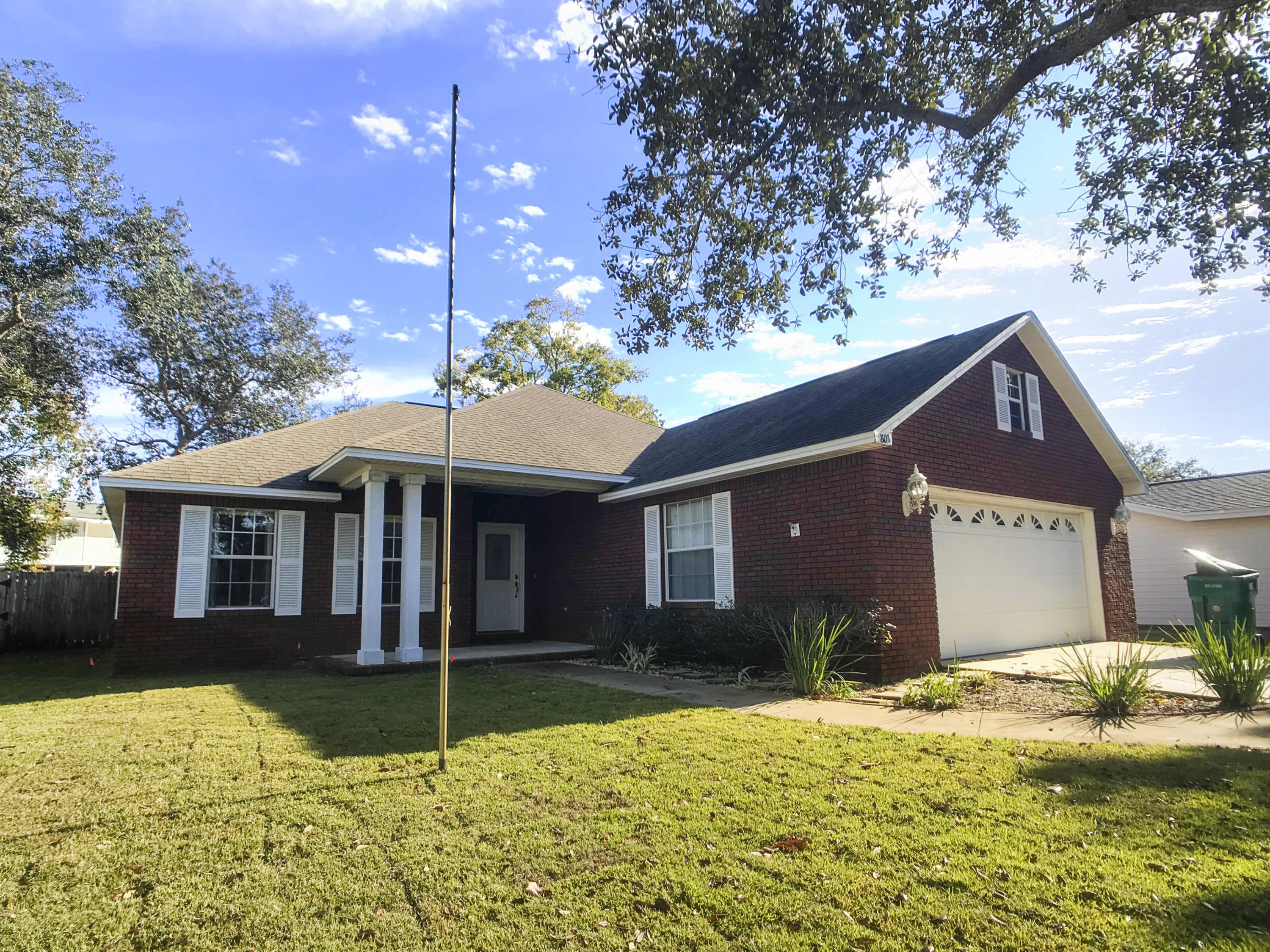 LAKESIDE VILLAGE - Residential