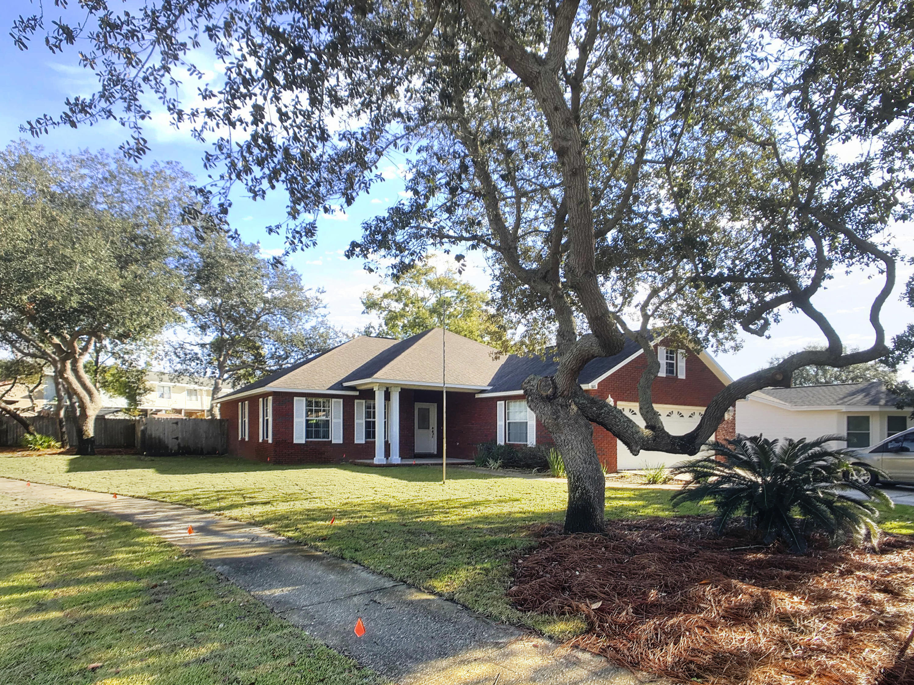 LAKESIDE VILLAGE - Residential