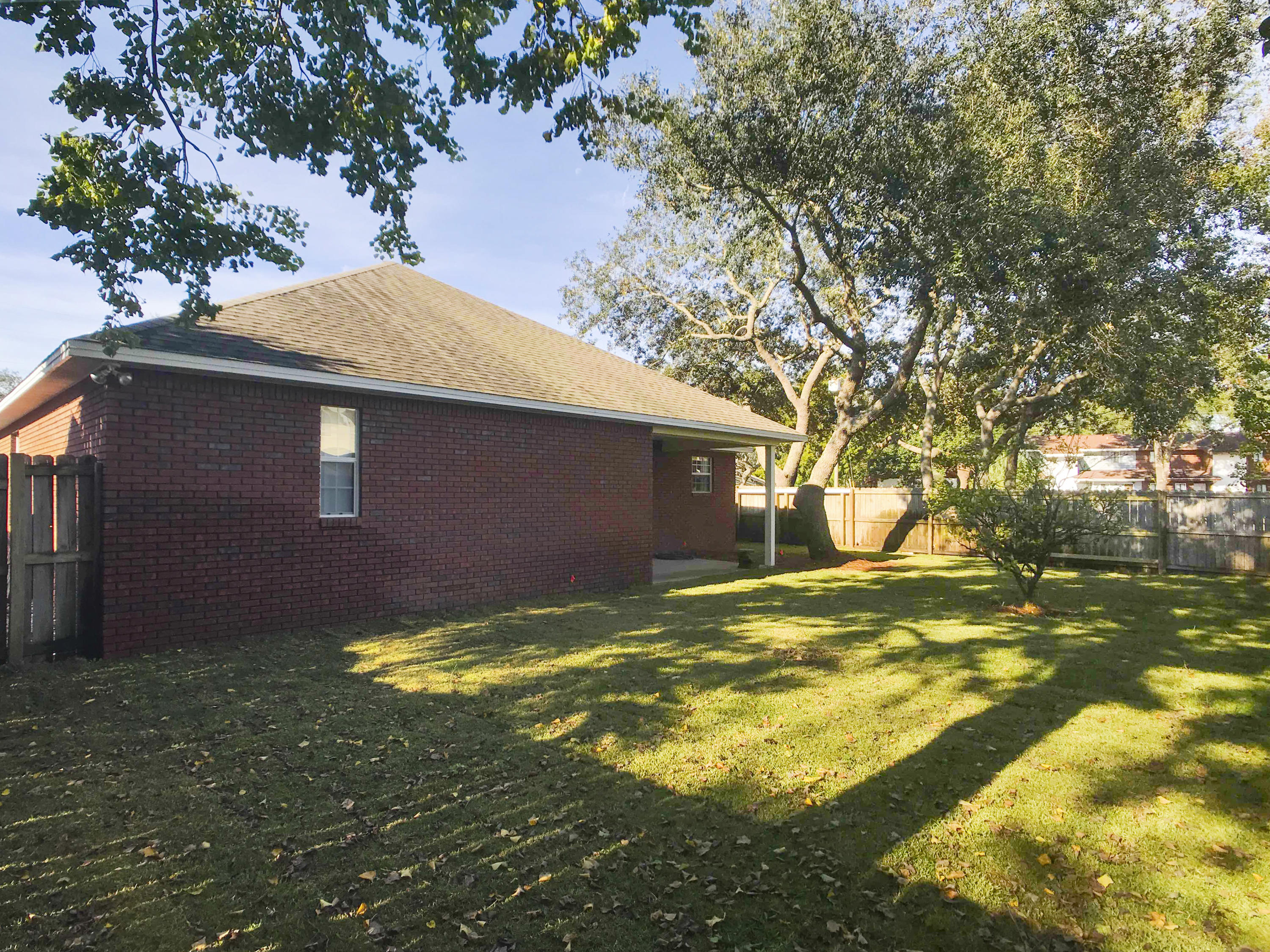 LAKESIDE VILLAGE - Residential