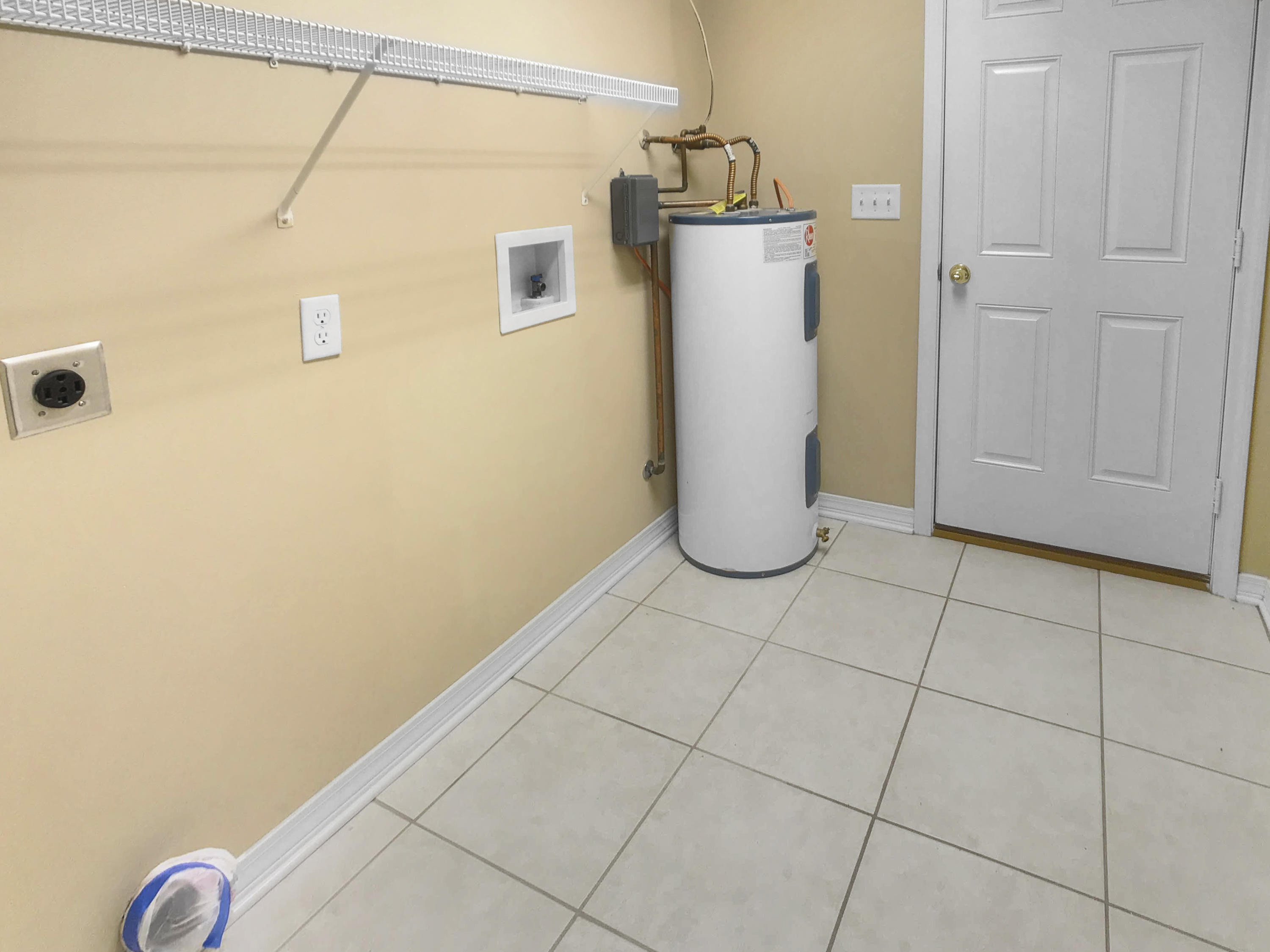 LAKESIDE VILLAGE - Residential