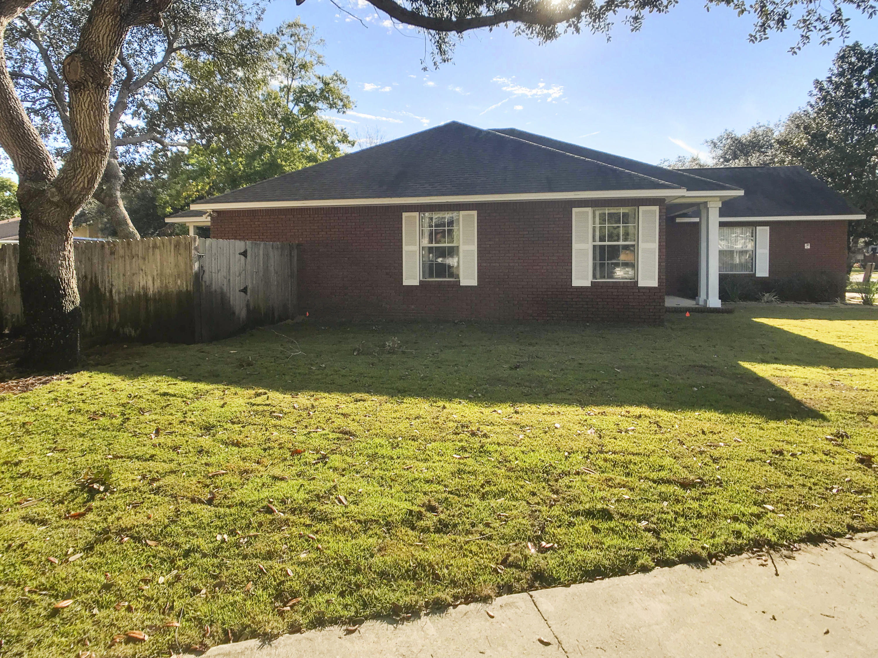 LAKESIDE VILLAGE - Residential