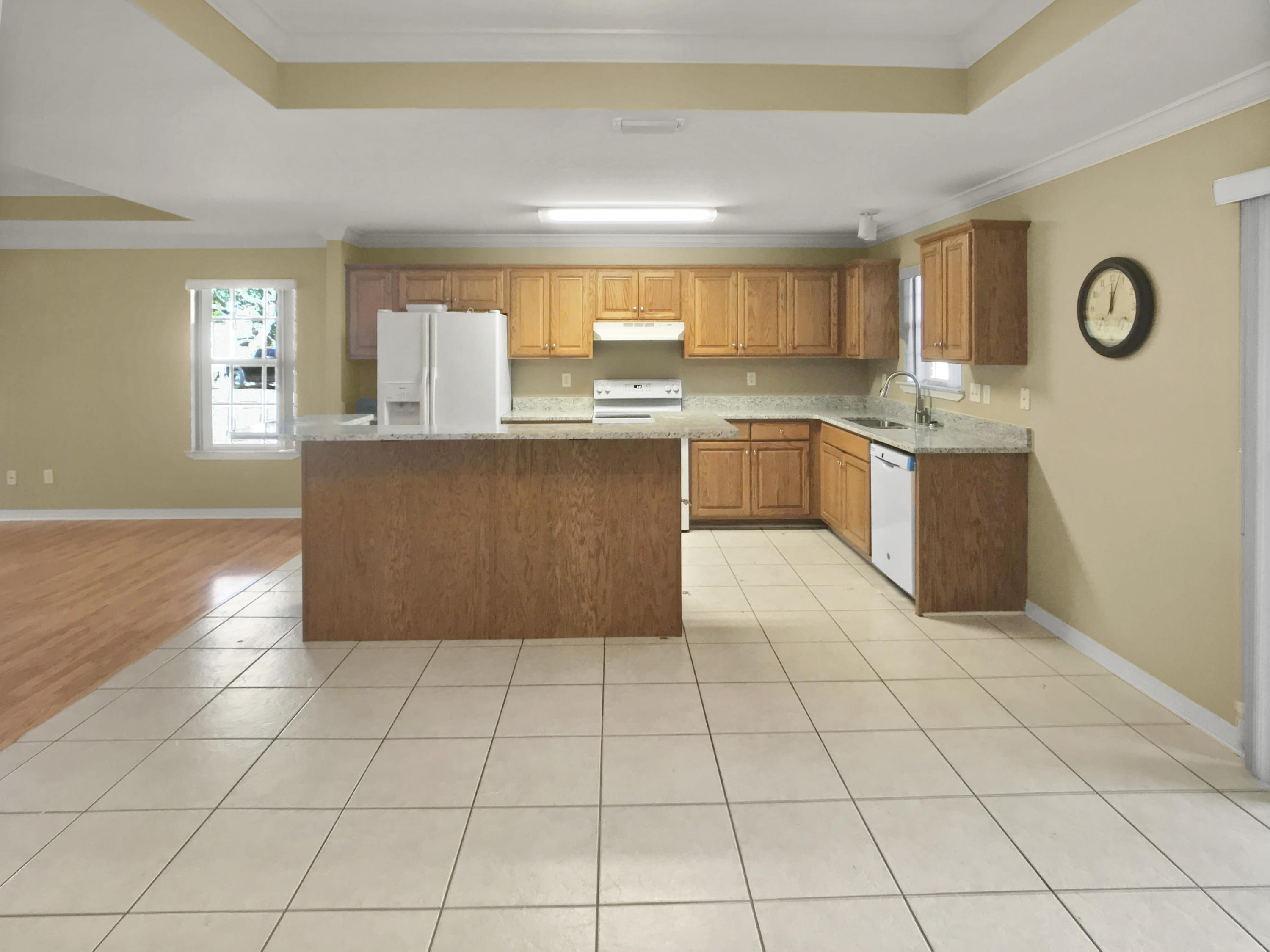 LAKESIDE VILLAGE - Residential