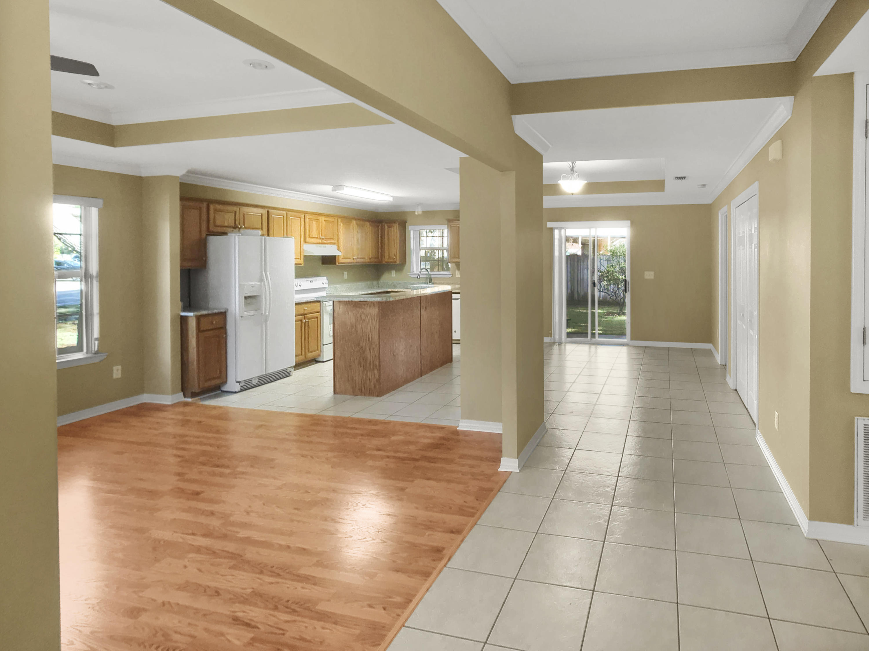 LAKESIDE VILLAGE - Residential