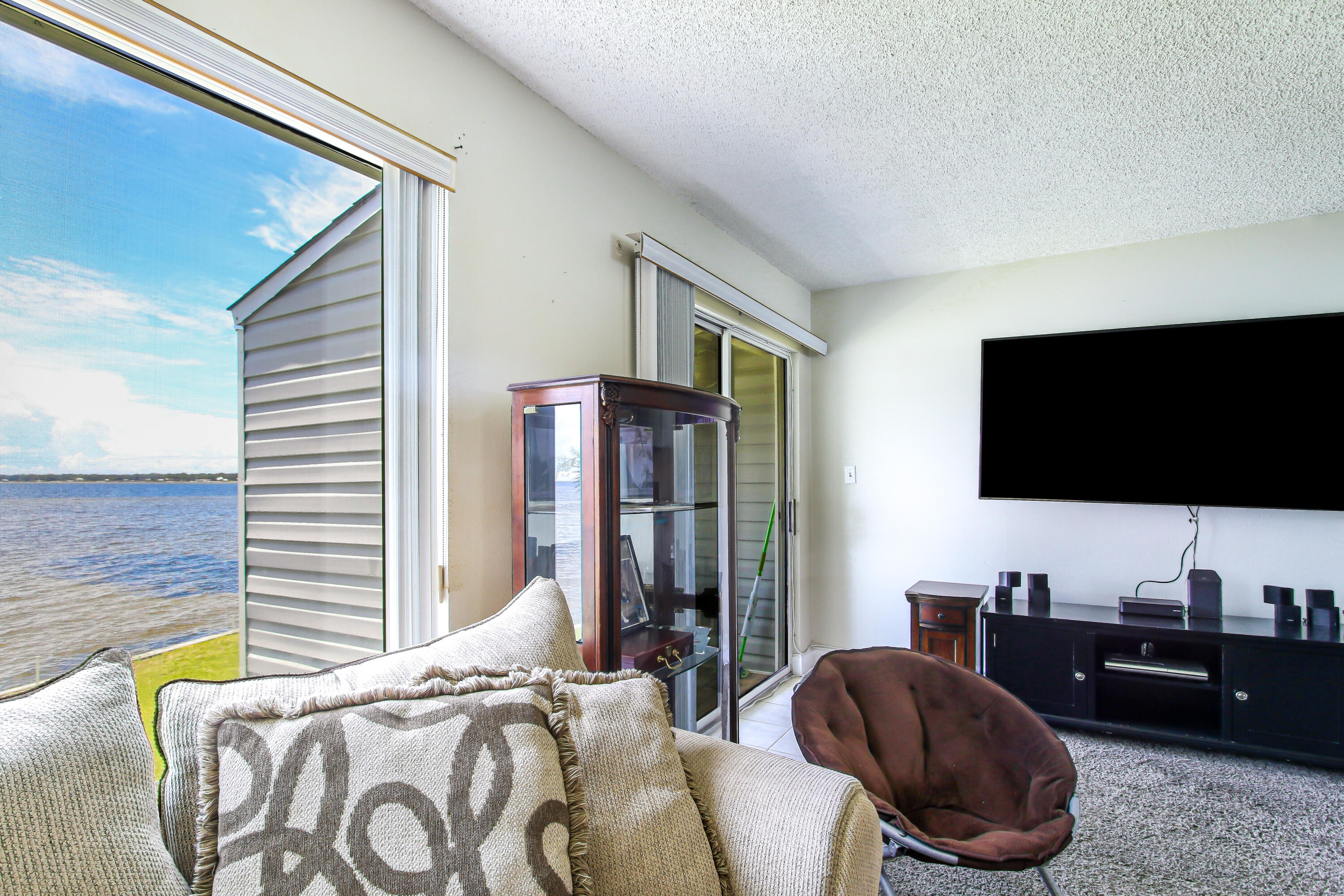 FINISTERRA CONDO - Residential