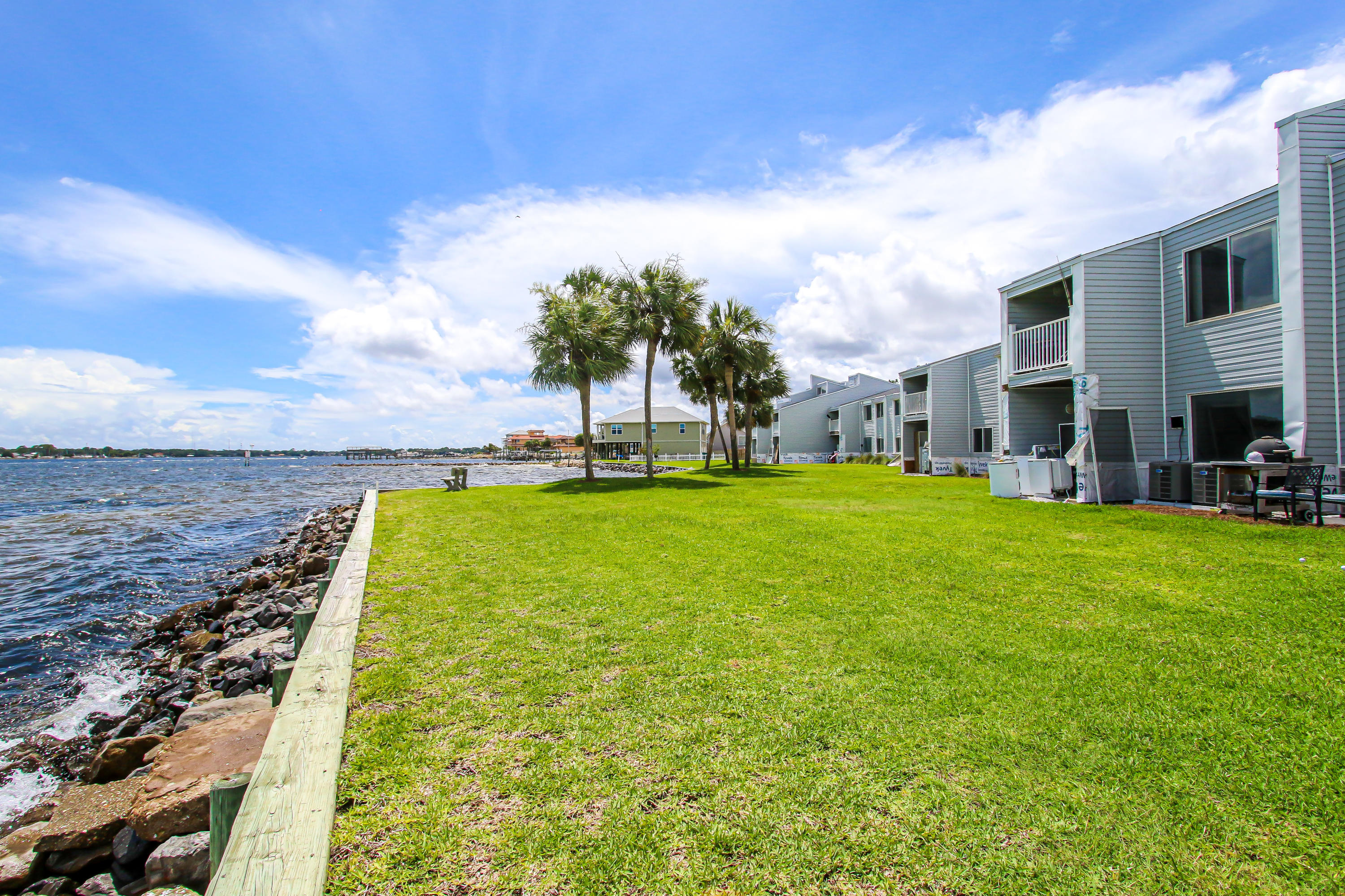 FINISTERRA CONDO - Residential