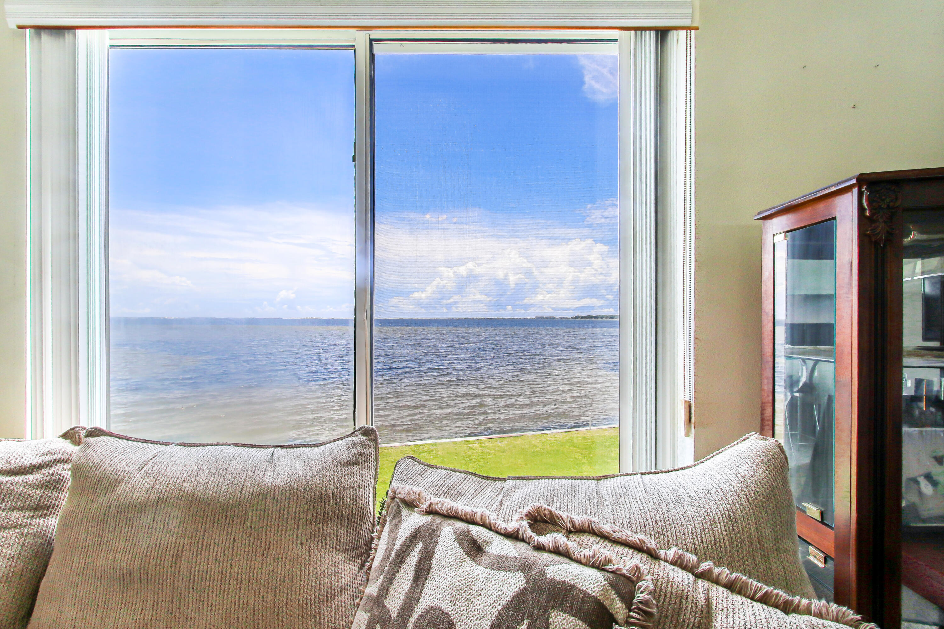 FINISTERRA CONDO - Residential