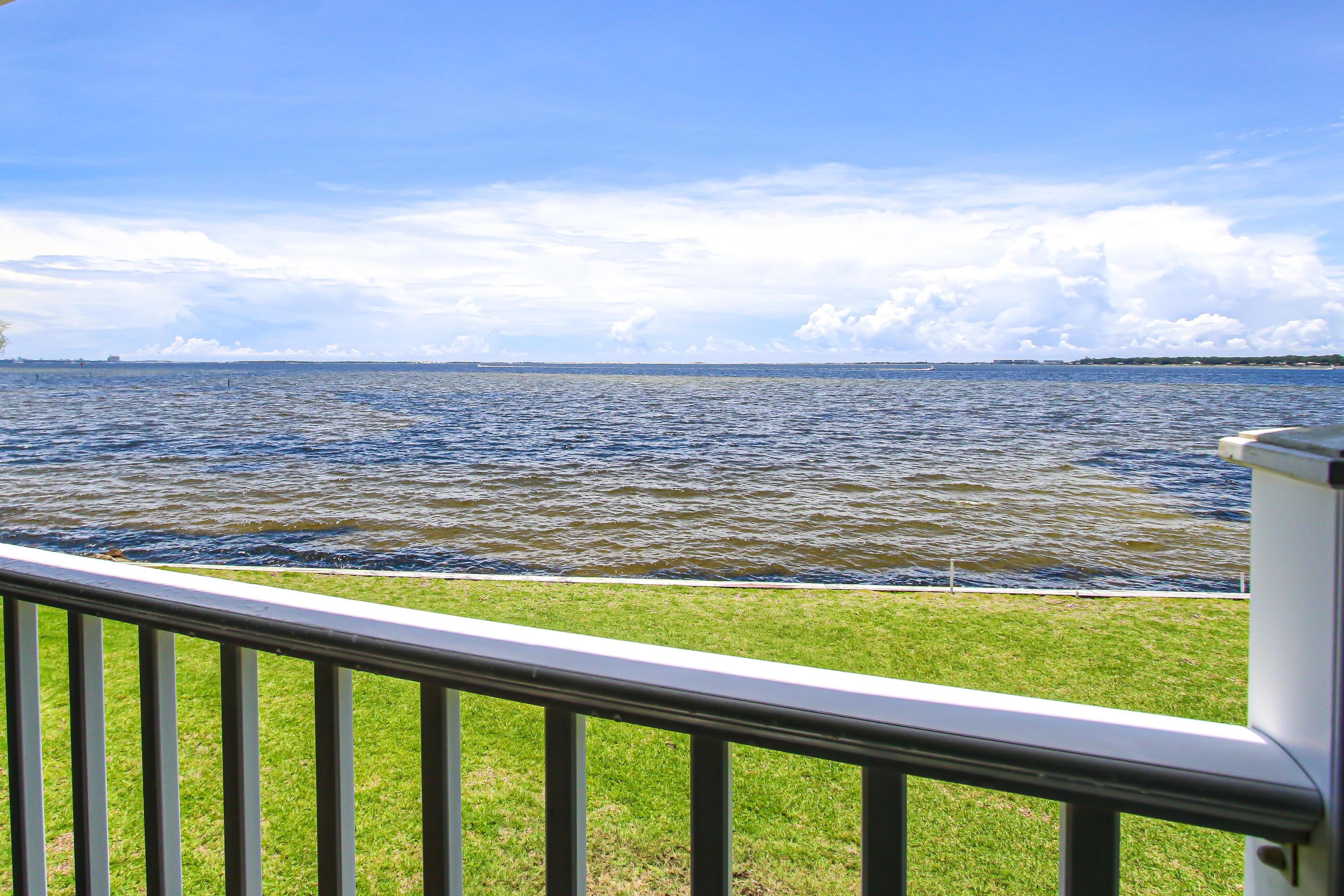 FINISTERRA CONDO - Residential