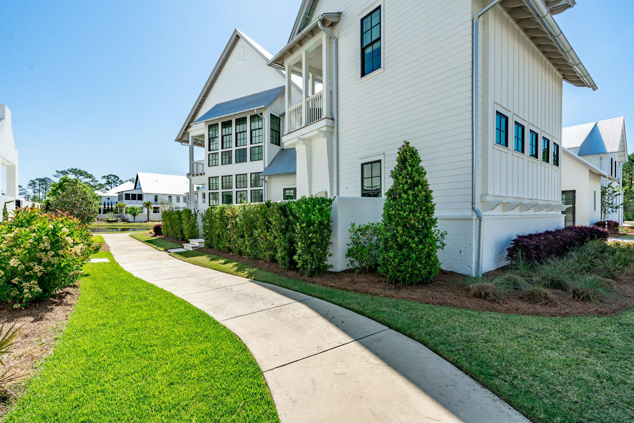 CHURCHILL OAKS - Residential
