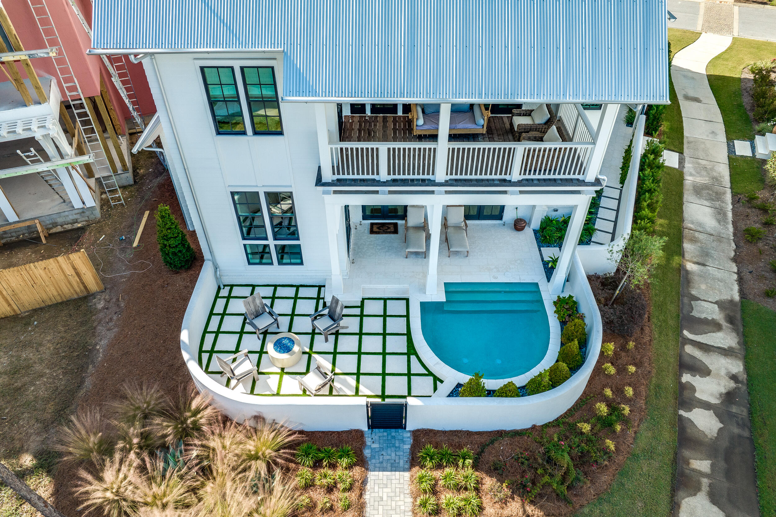 CHURCHILL OAKS - Residential