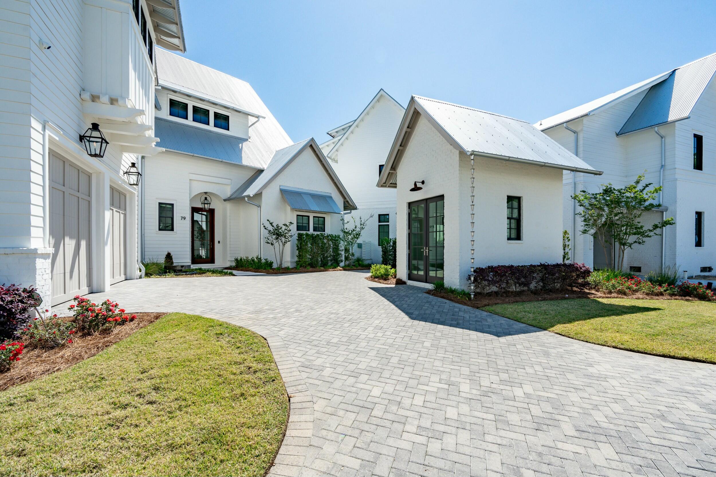 CHURCHILL OAKS - Residential