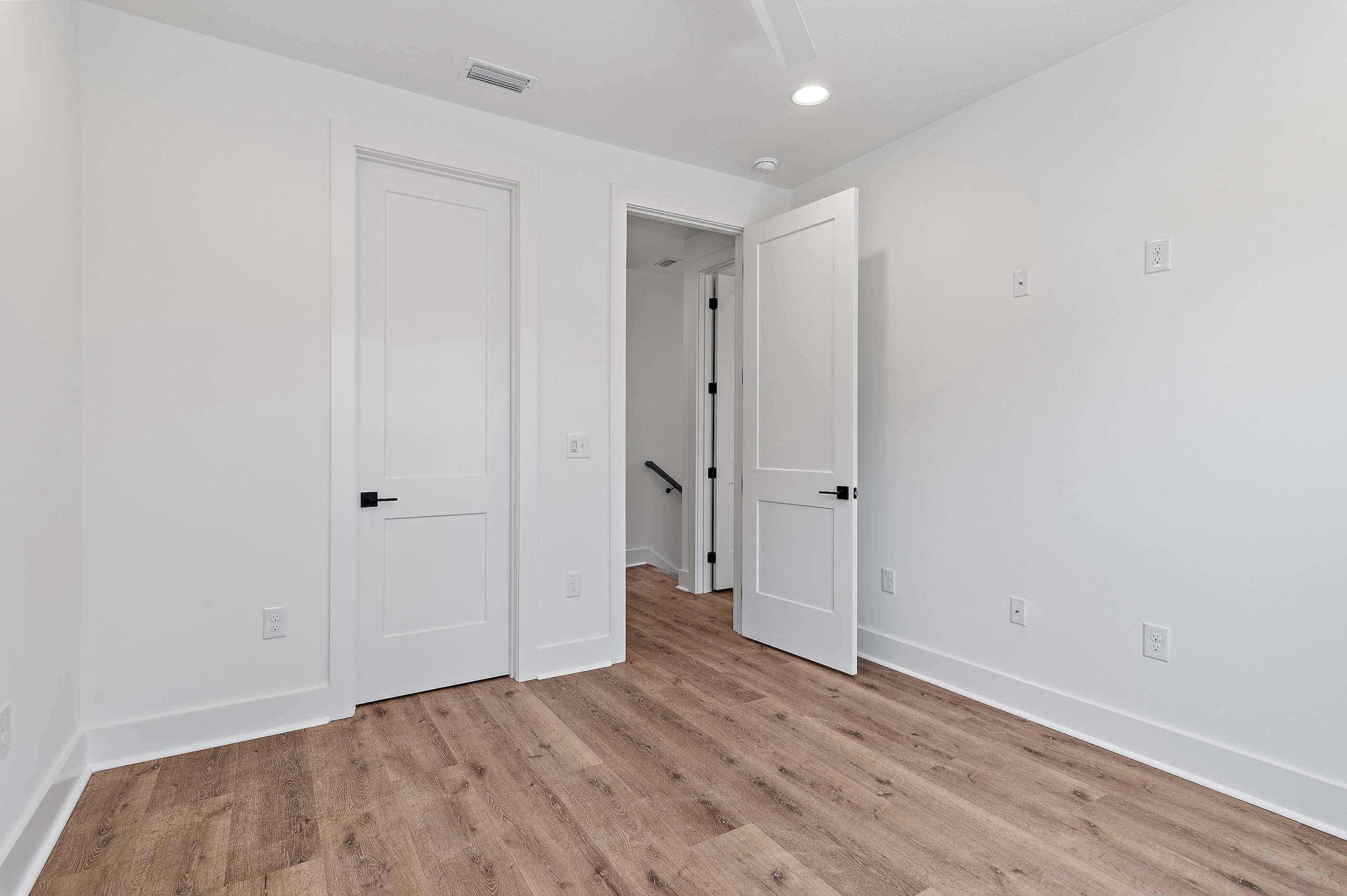 ENCHANTED ESTATES - Residential Lease
