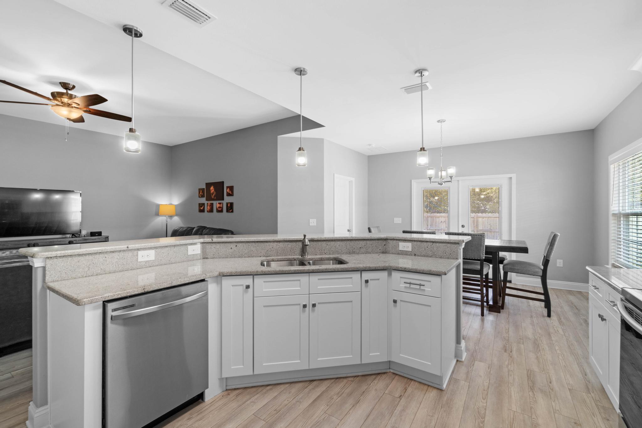 CRESCENT SHORES - Residential