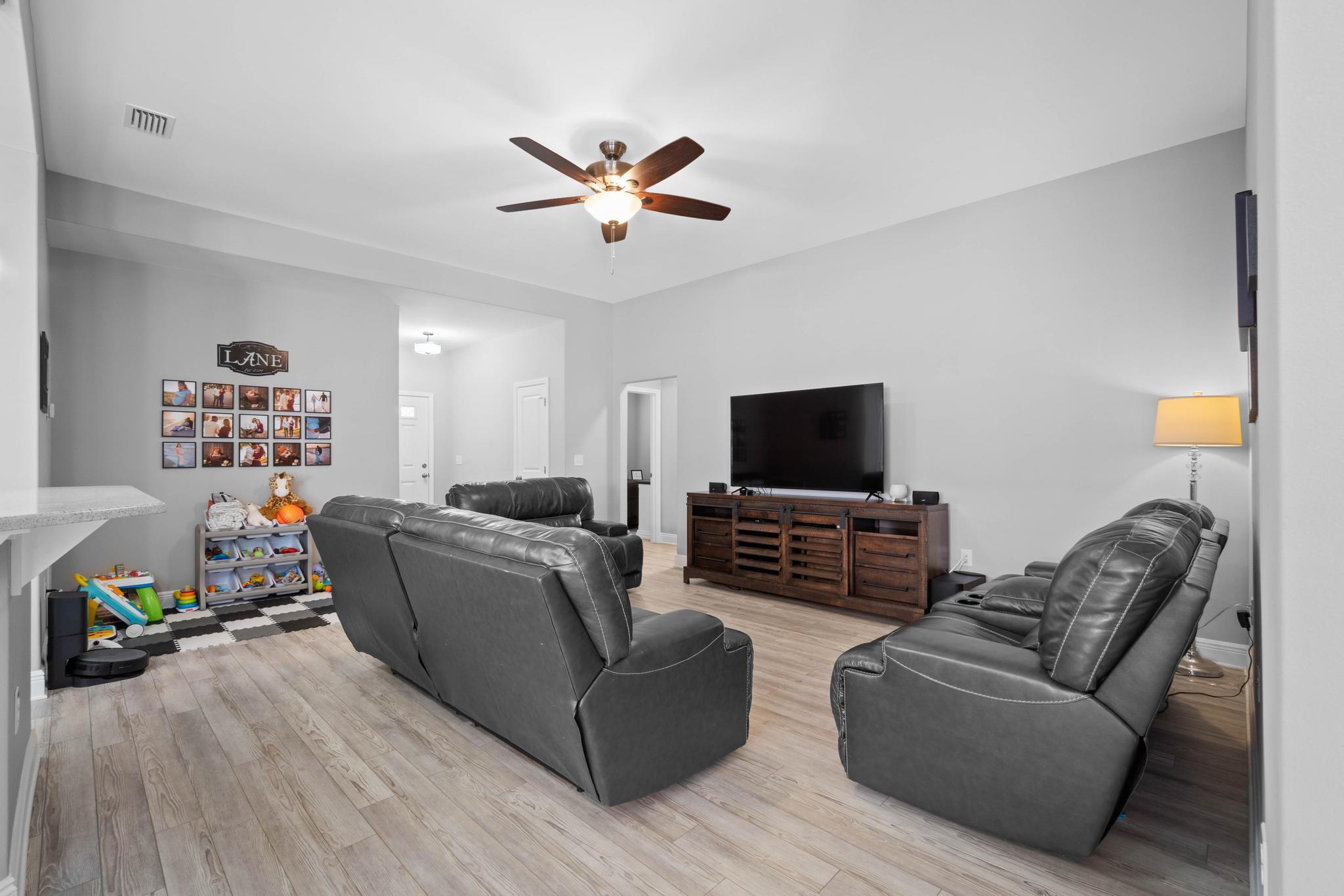 CRESCENT SHORES - Residential