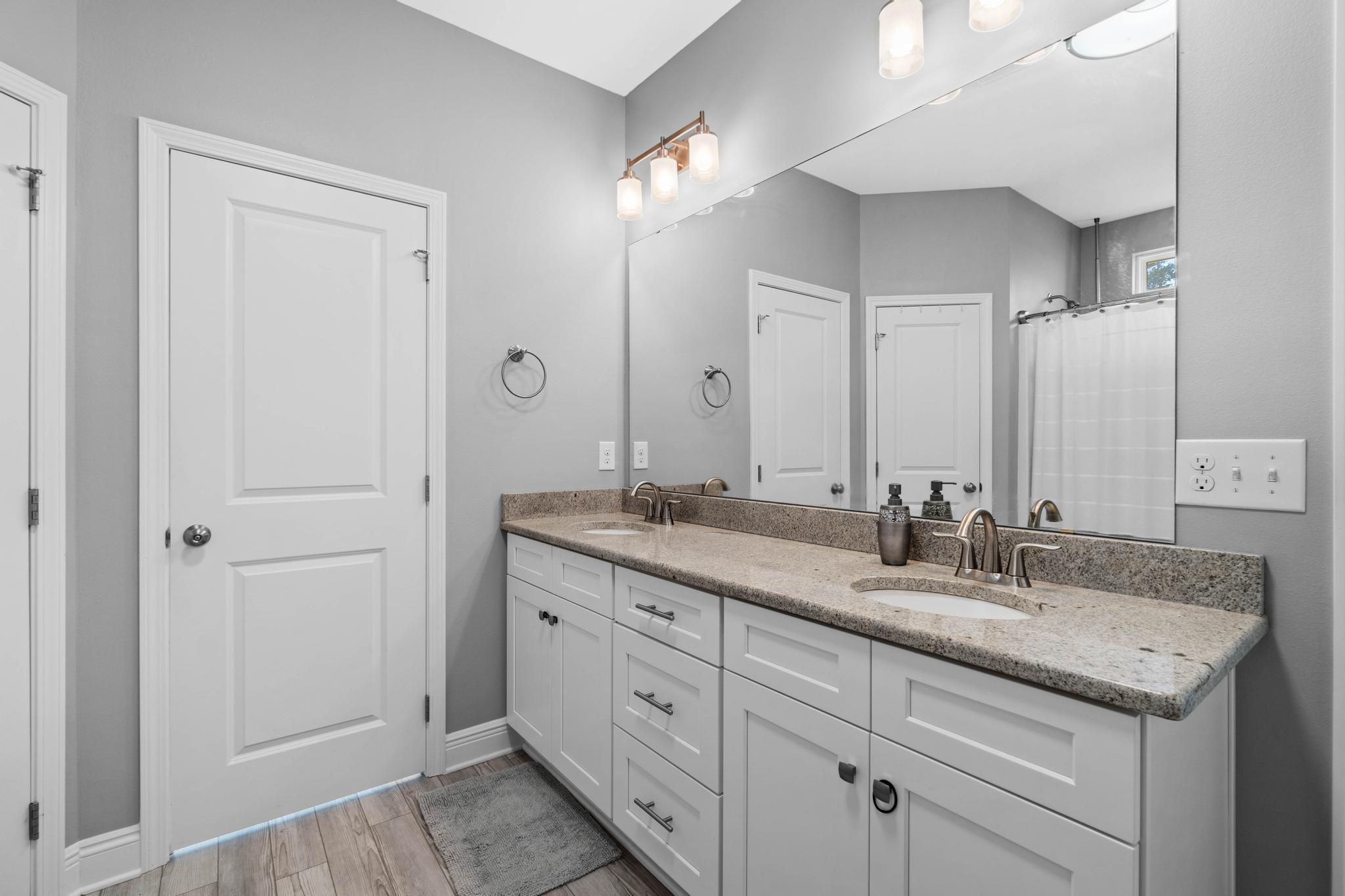 CRESCENT SHORES - Residential