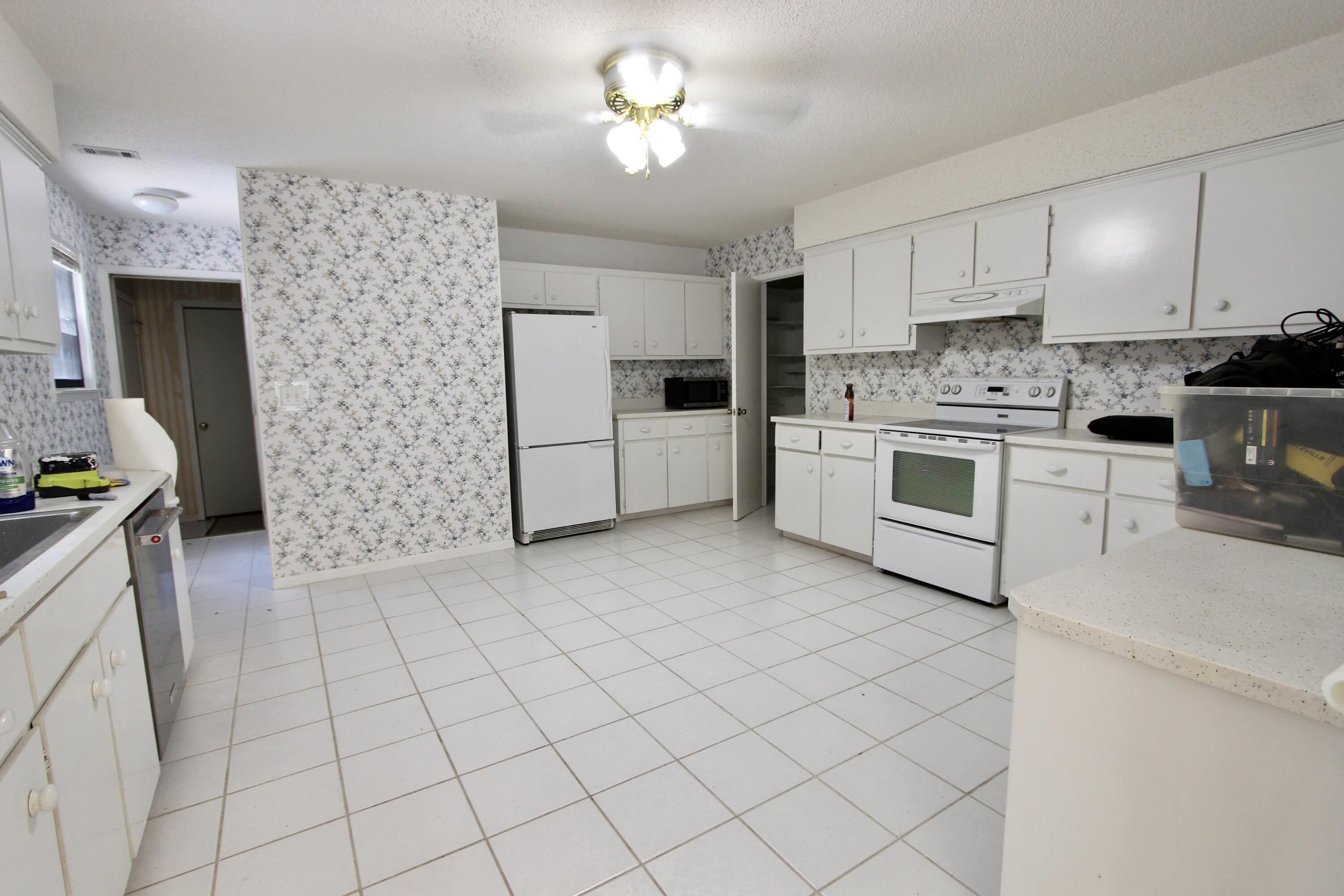 KENNEDY LAKES 1ST ADDN - Residential