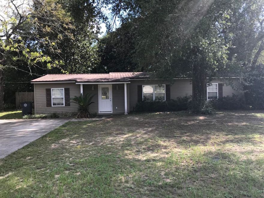 This 3BR/2BA is minutes from Eglin AFB and convenient to schools and shopping. Features include a split bedroom floor plan with a master bedroom that has a spacious walk-in closet and bathroom. Large fenced backyard. This home is move-in Ready. Buyer to verify all information
