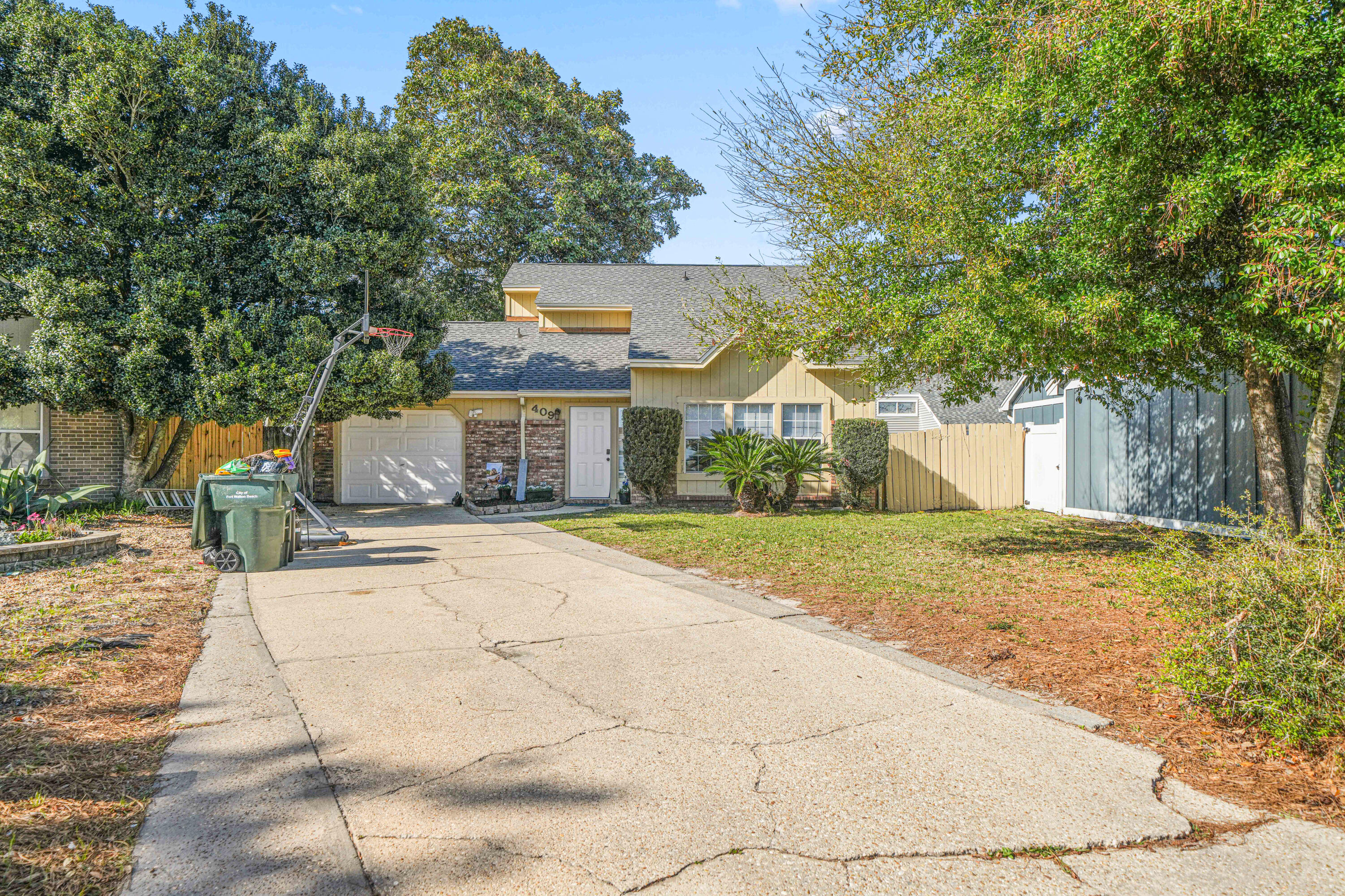 CANTERBURY WOODS - Residential