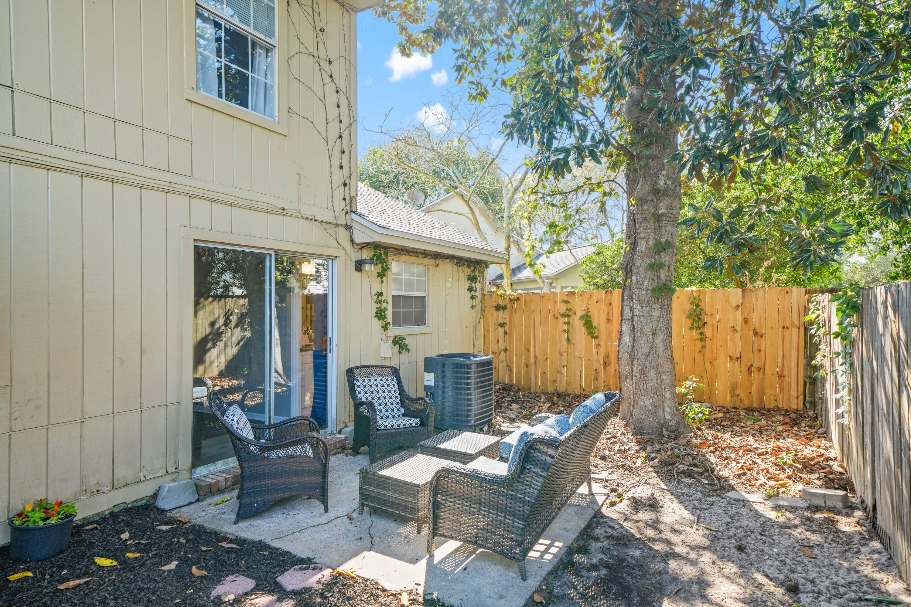 CANTERBURY WOODS - Residential