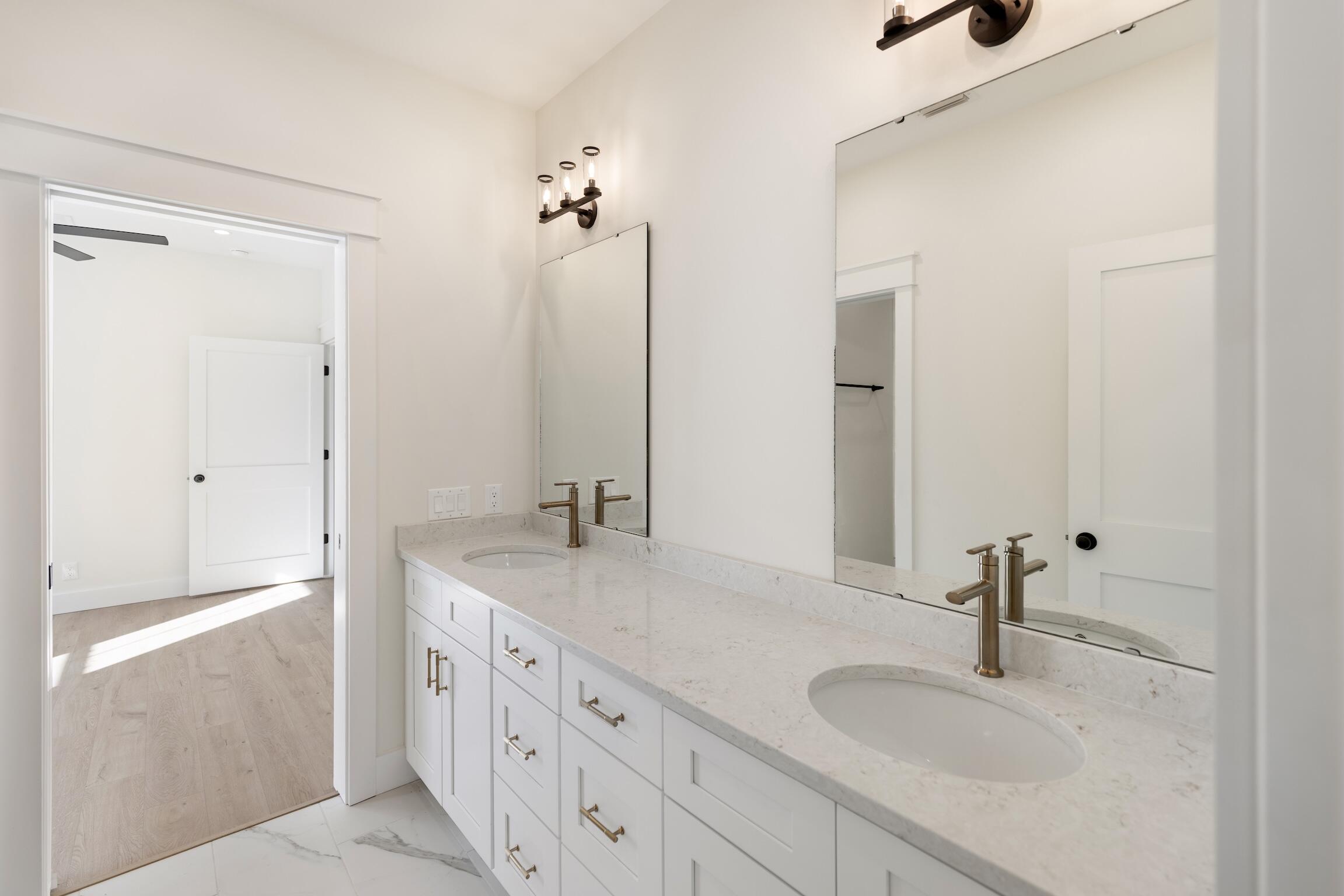 LAGRANGE LANDING - Residential