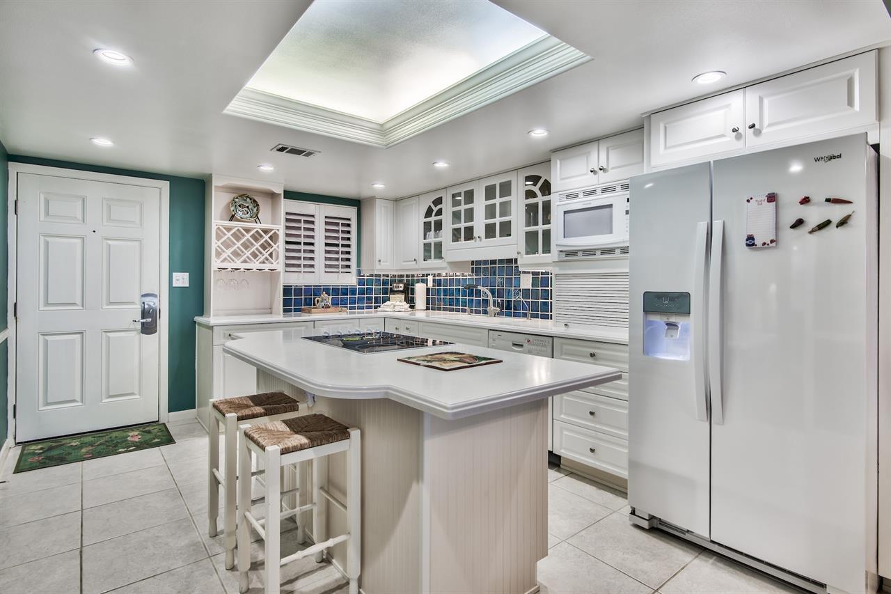 Jetty East Condominium - Residential