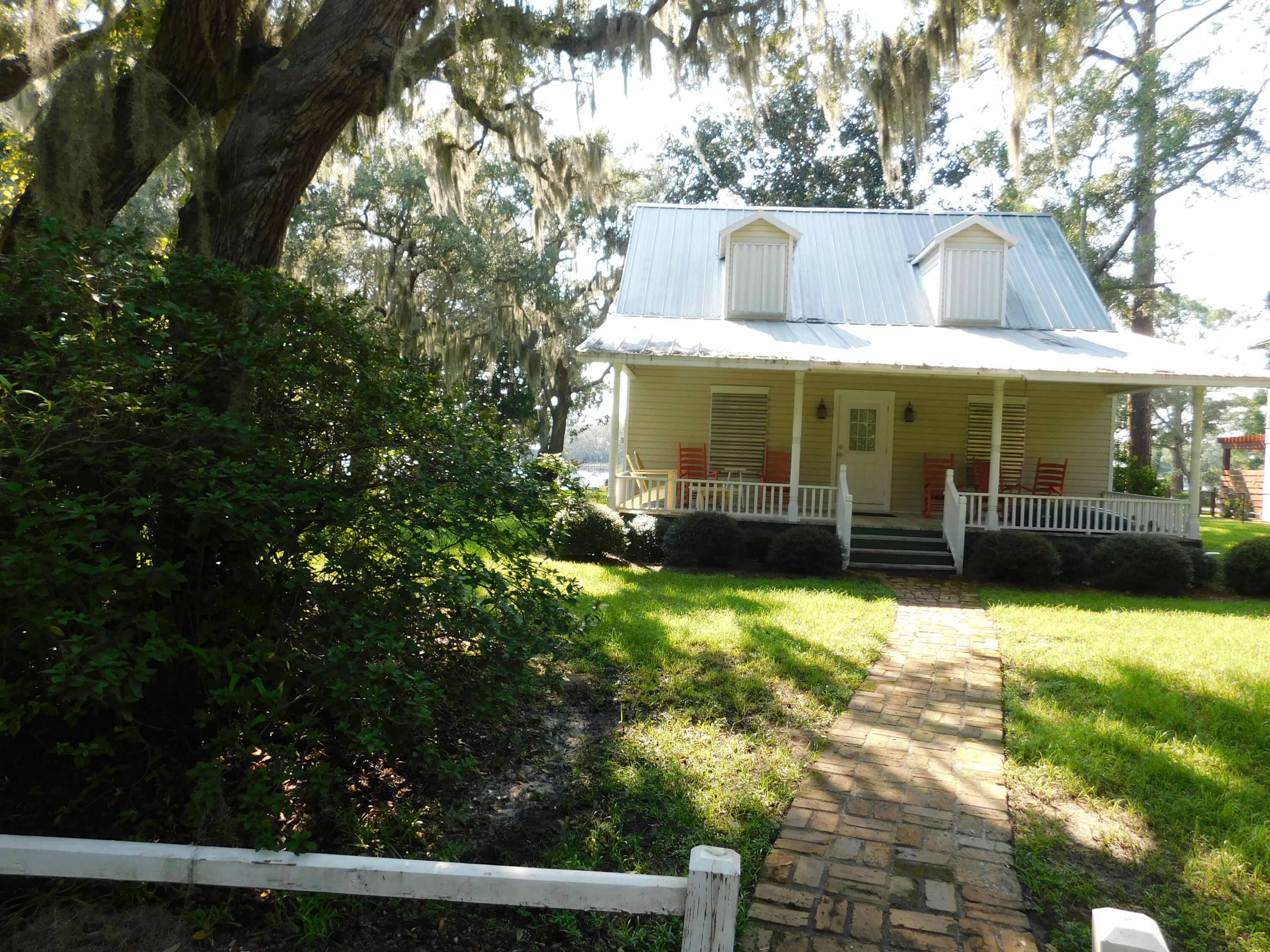 HEWETT BAYOU - Residential