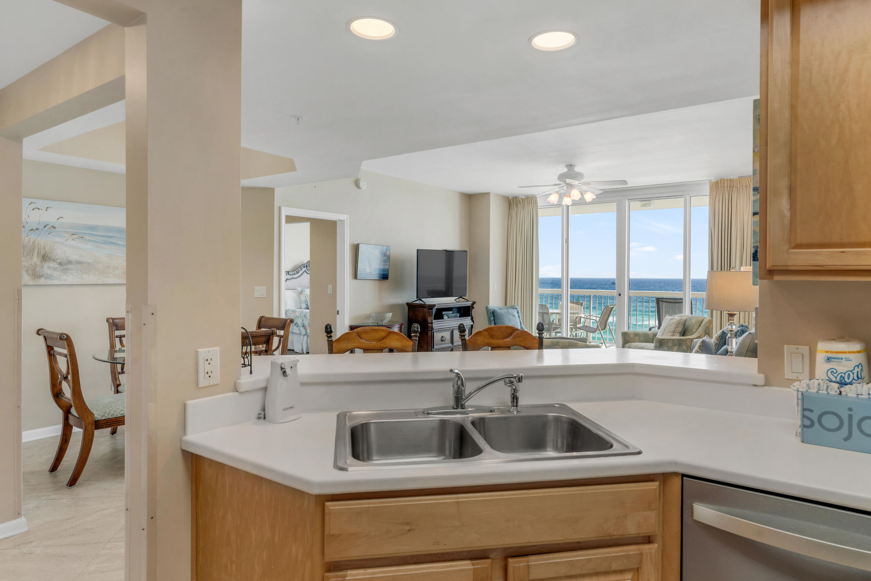 SILVER BEACH TOWERS EAST - Residential