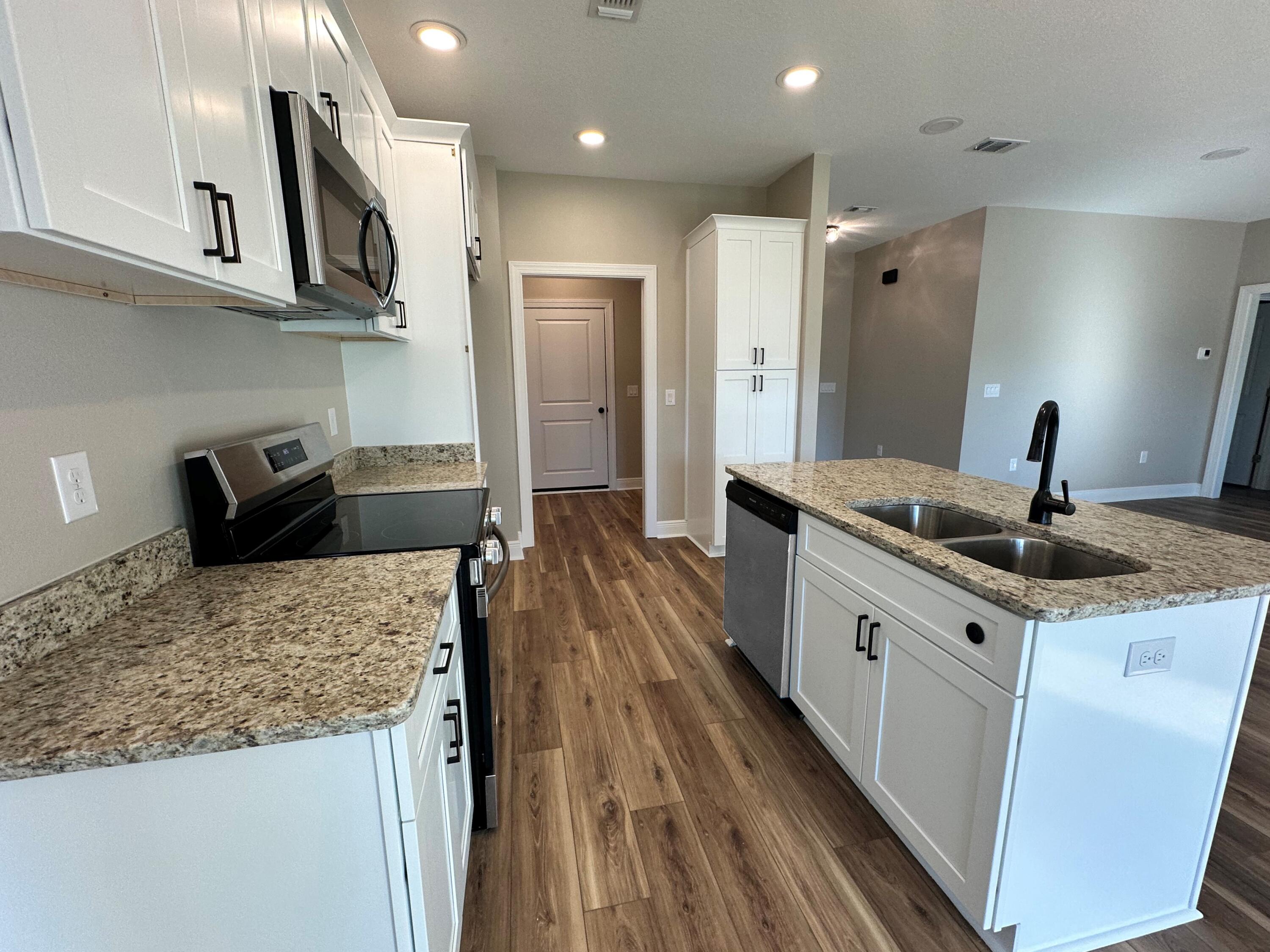 COUNTRY BREEZE ESTATES - Residential