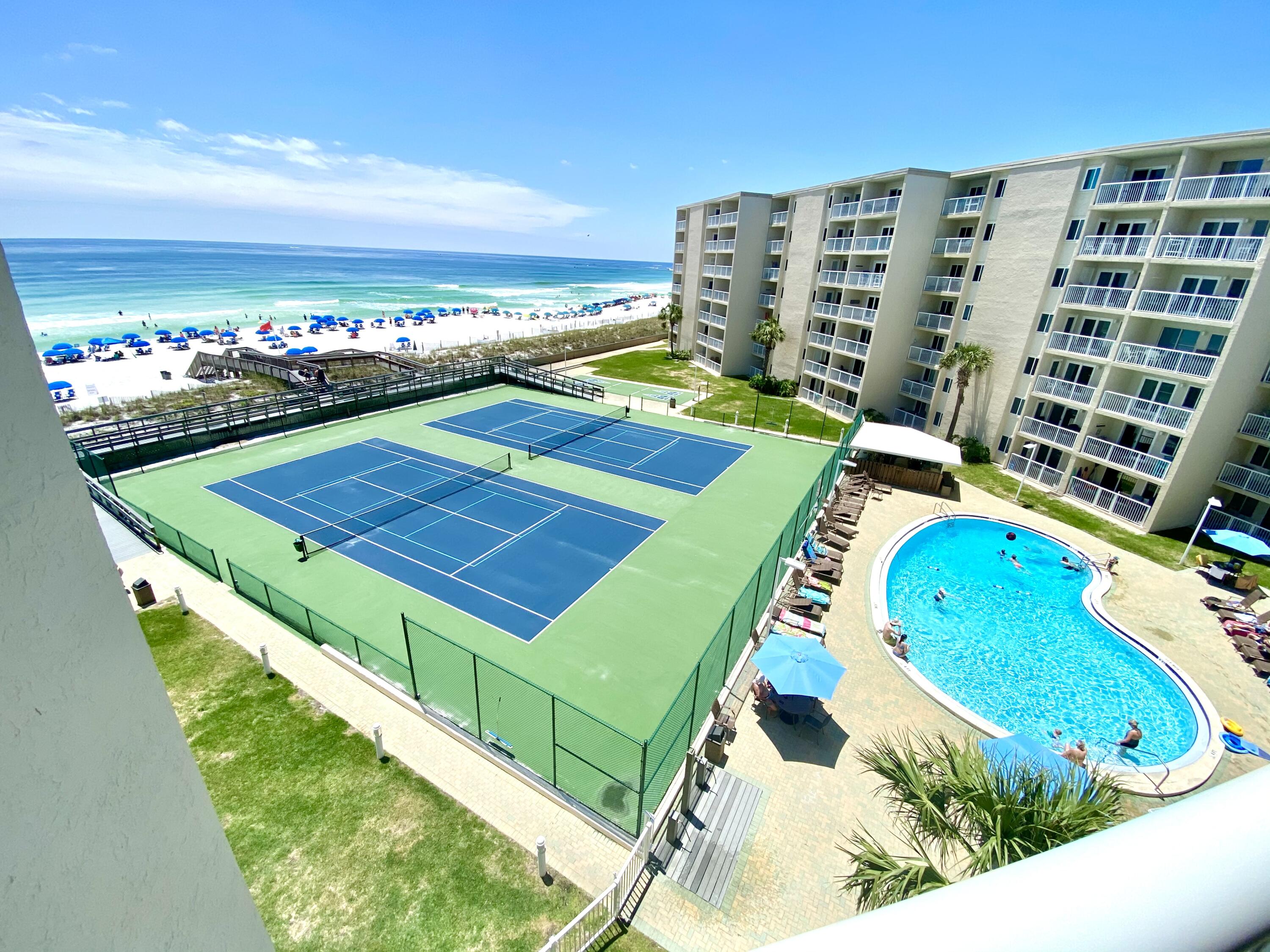 HOLIDAY SURF & RACQUET CLUB - Residential