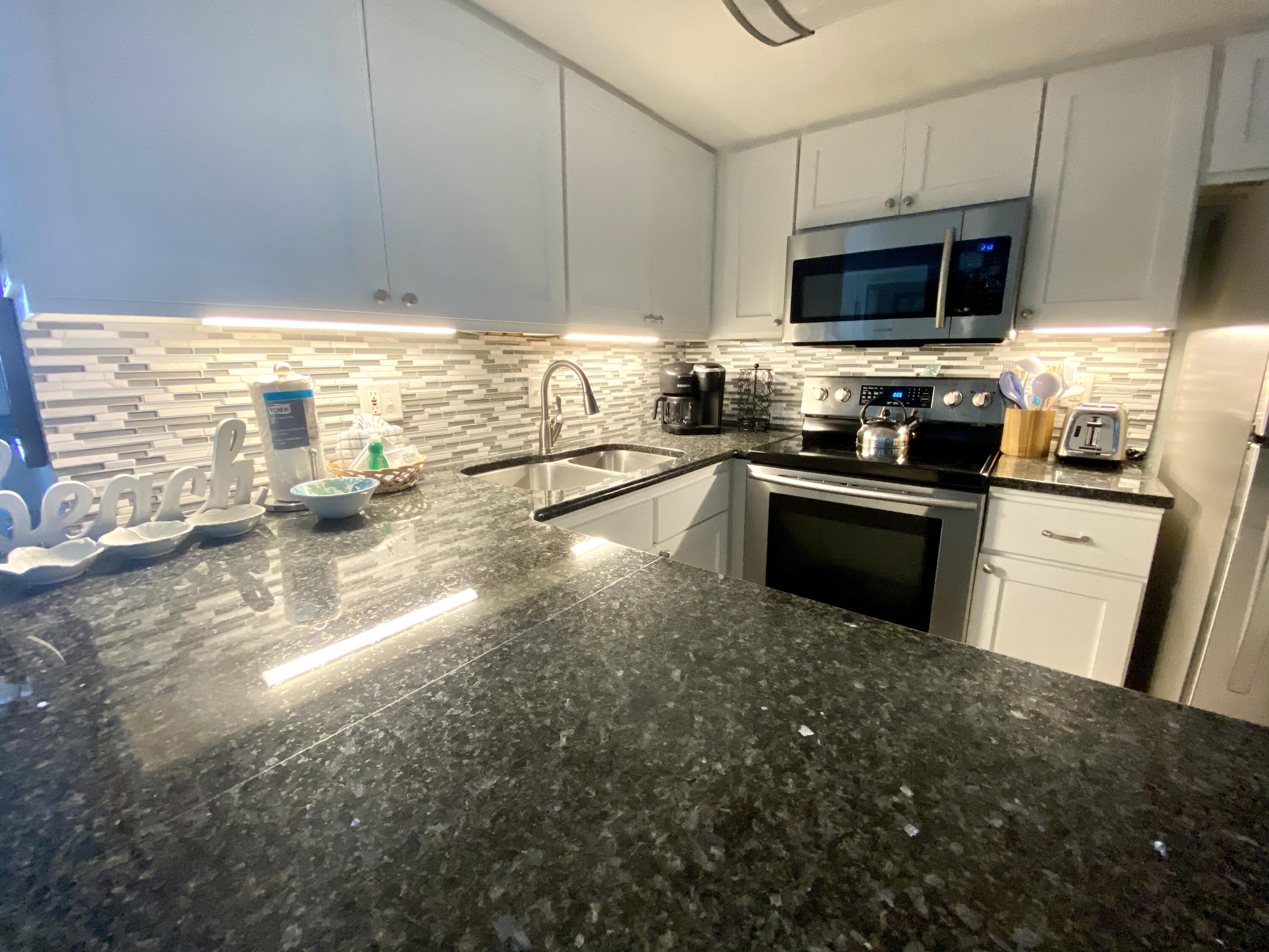 HOLIDAY SURF & RACQUET CLUB - Residential