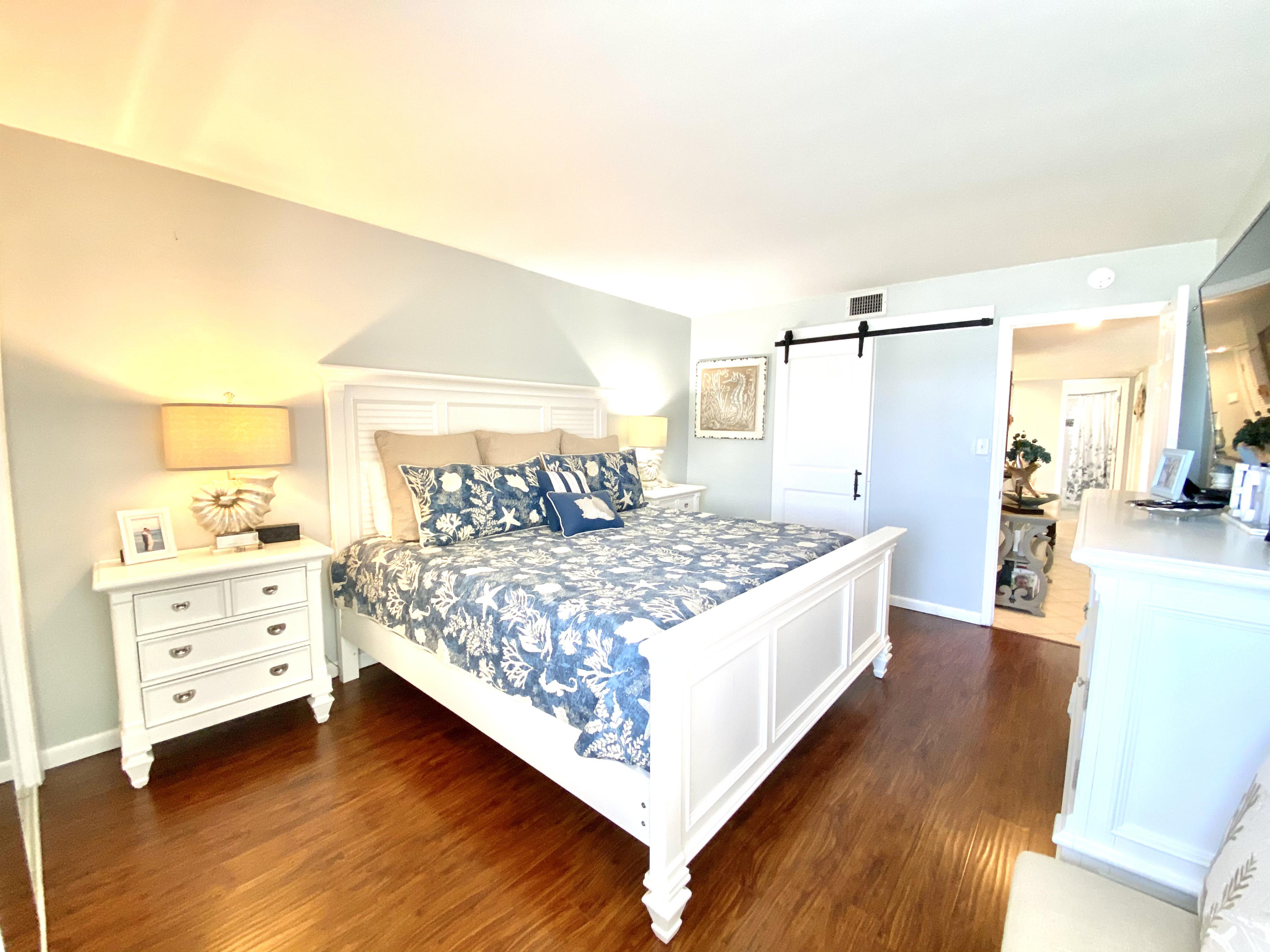 HOLIDAY SURF & RACQUET CLUB - Residential