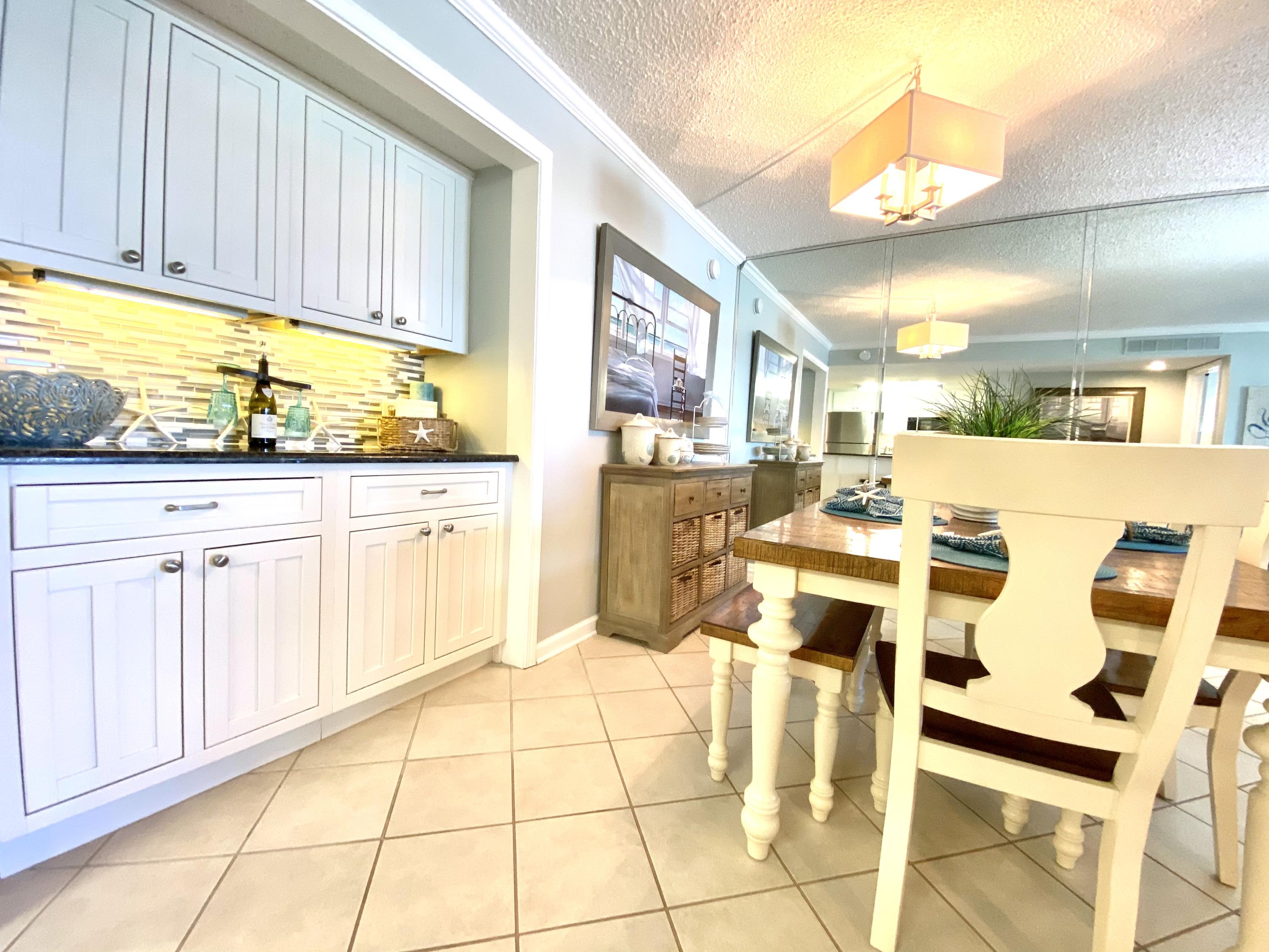 HOLIDAY SURF & RACQUET CLUB - Residential