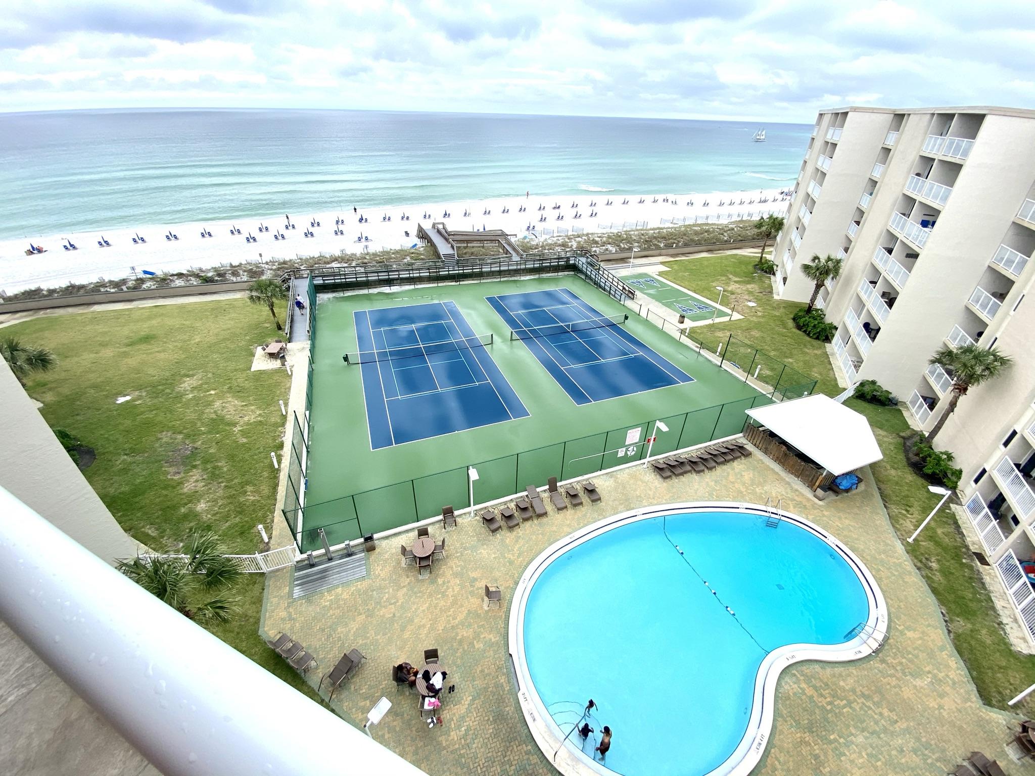 HOLIDAY SURF & RACQUET CLUB - Residential
