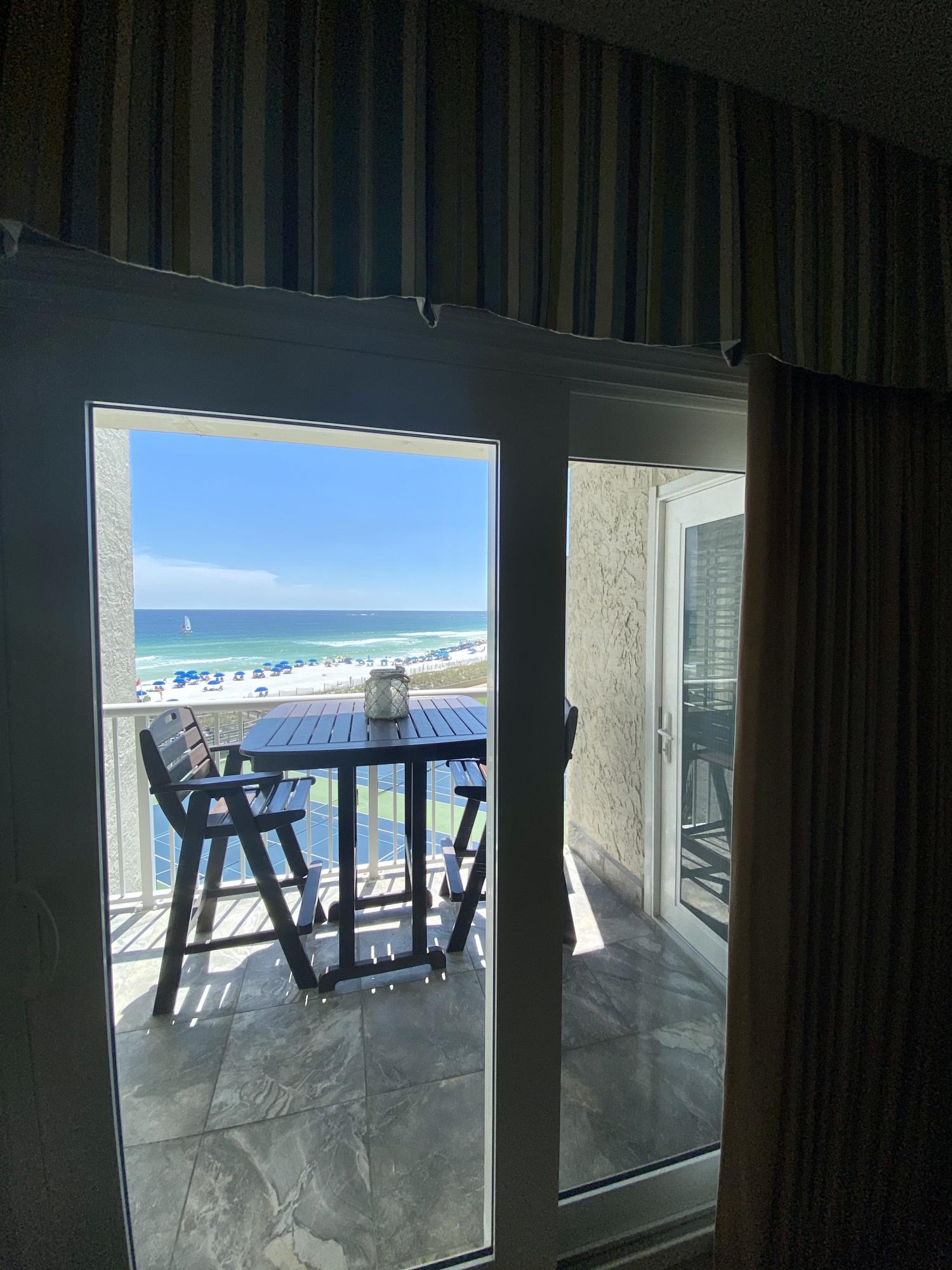 HOLIDAY SURF & RACQUET CLUB - Residential