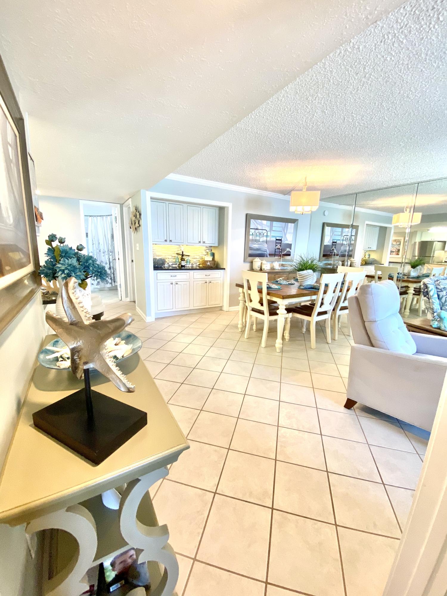 HOLIDAY SURF & RACQUET CLUB - Residential