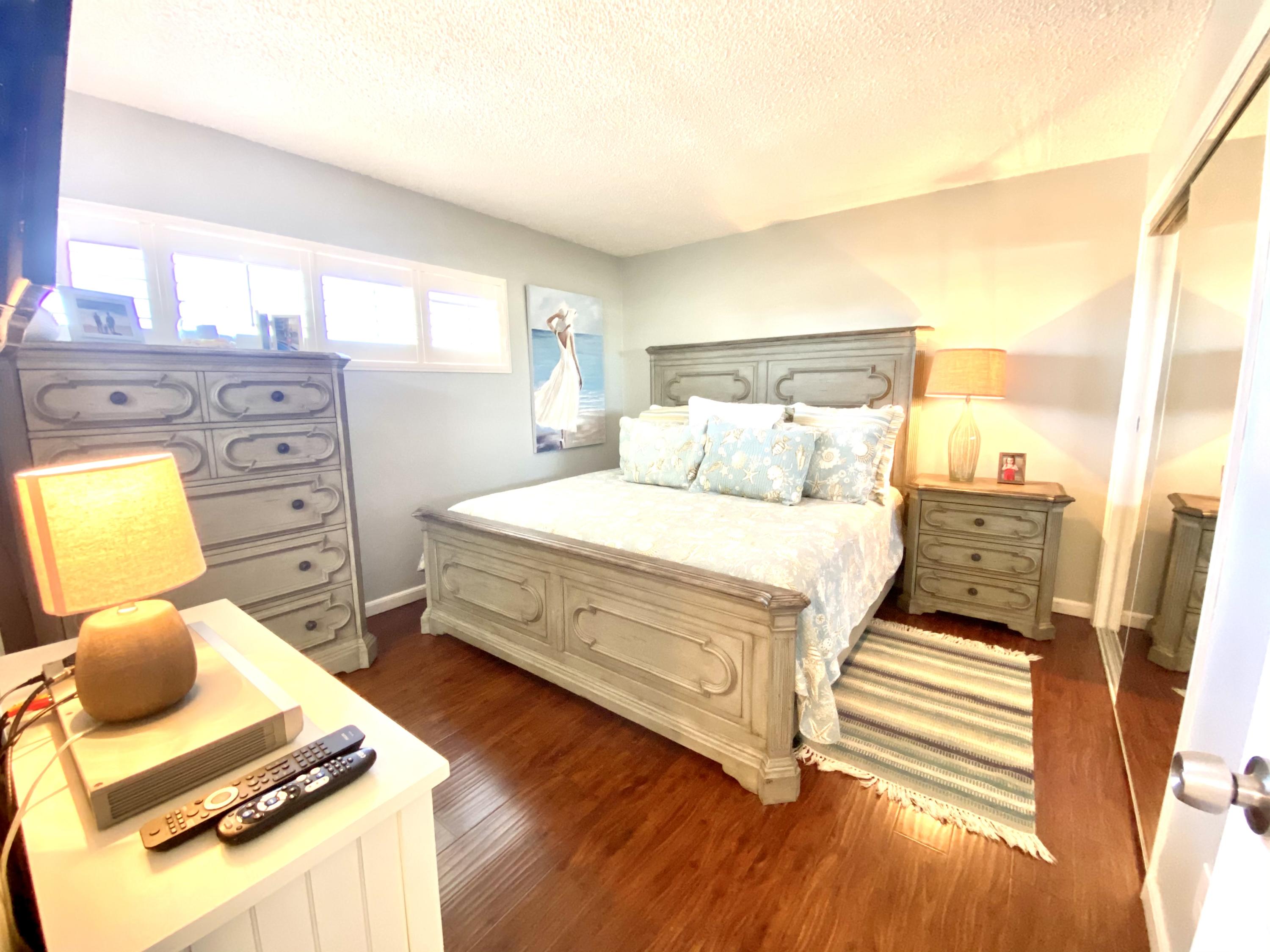 HOLIDAY SURF & RACQUET CLUB - Residential