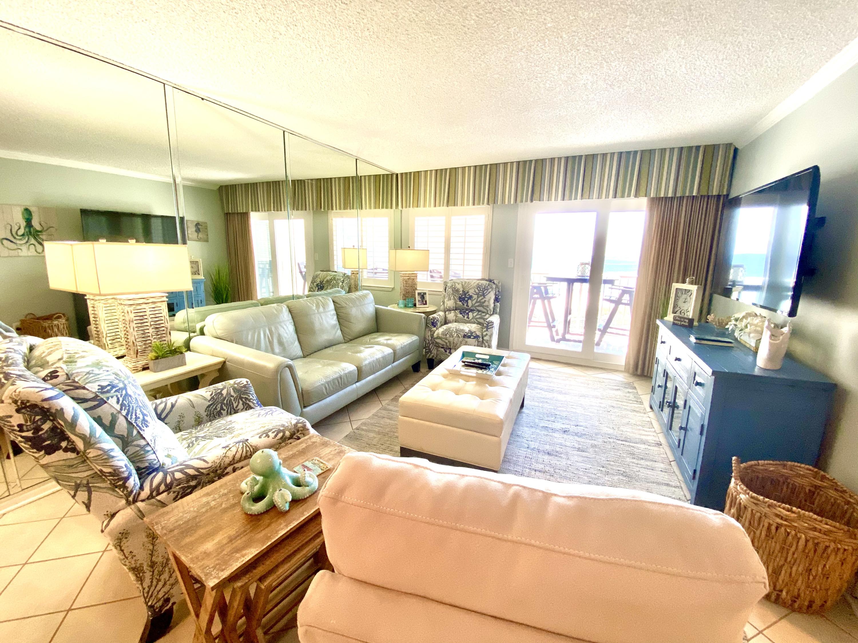 HOLIDAY SURF & RACQUET CLUB - Residential