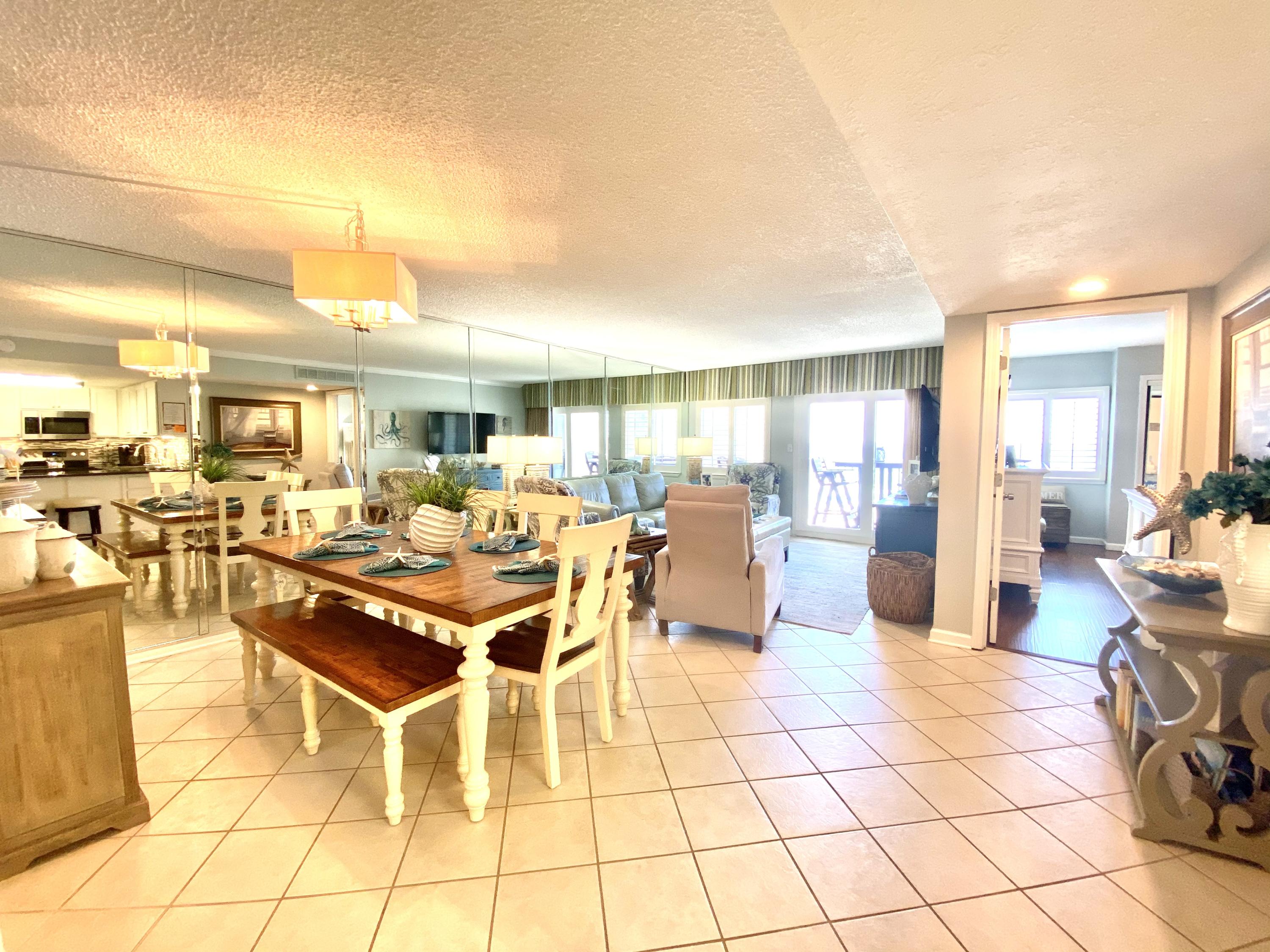 HOLIDAY SURF & RACQUET CLUB - Residential