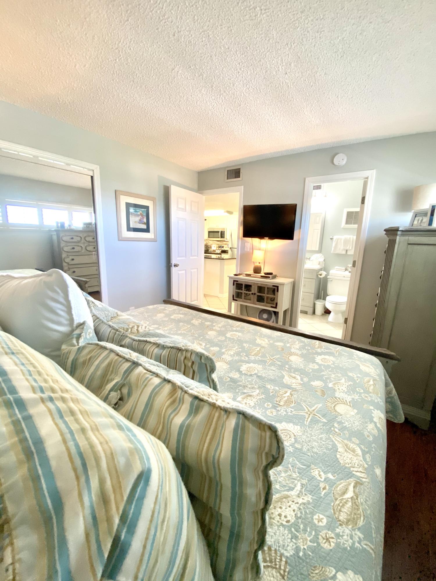 HOLIDAY SURF & RACQUET CLUB - Residential