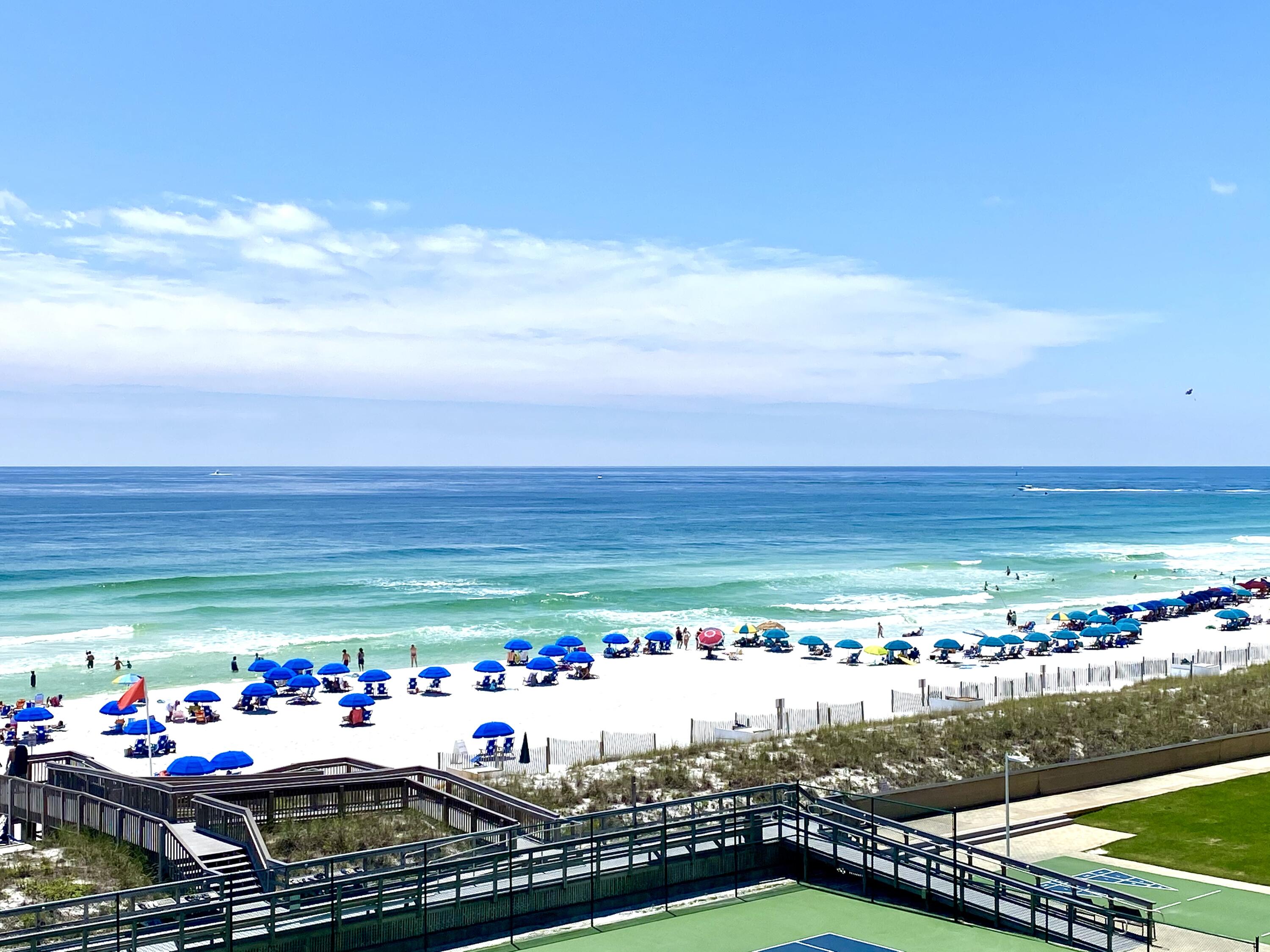 HOLIDAY SURF & RACQUET CLUB - Residential