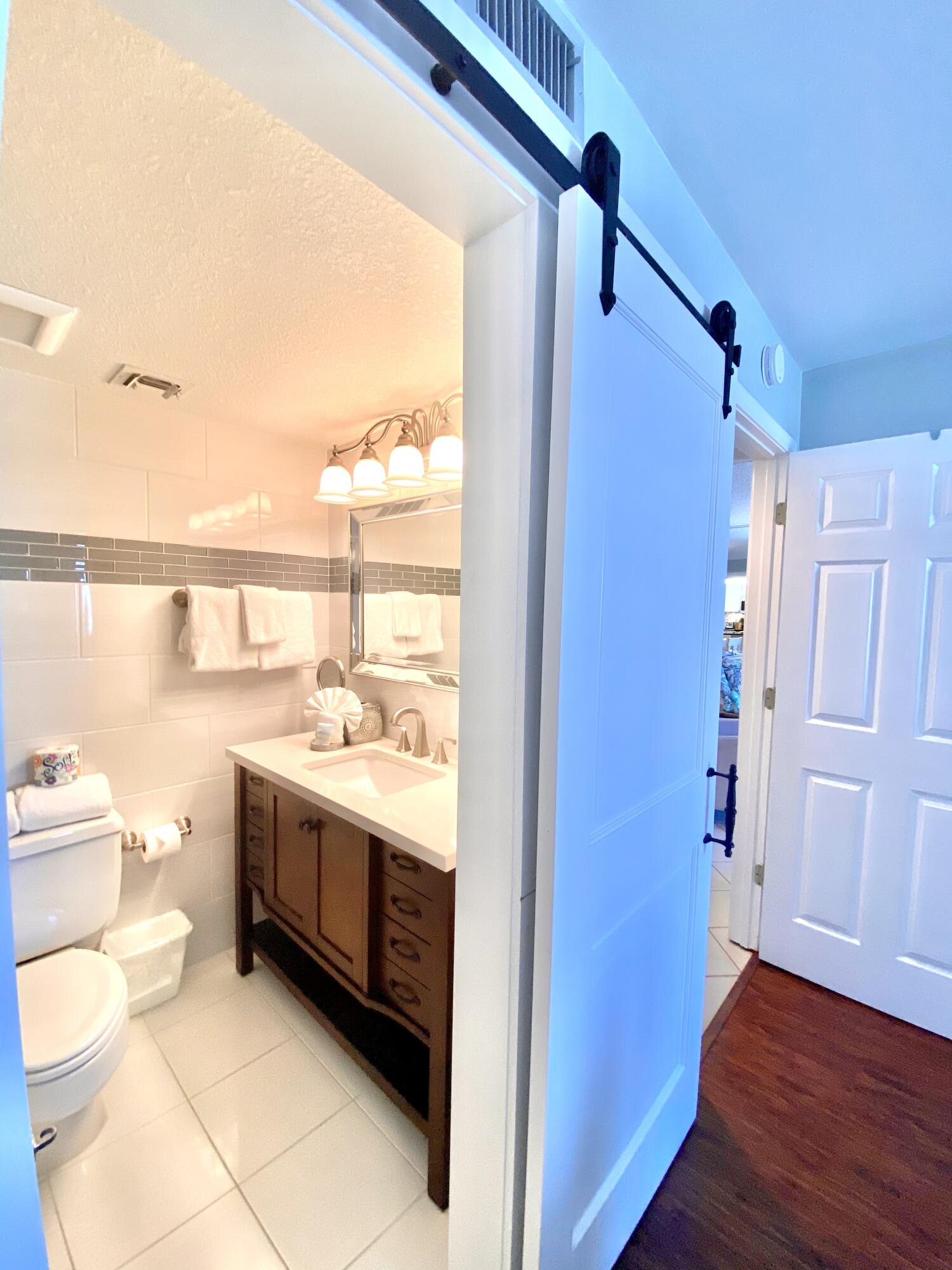 HOLIDAY SURF & RACQUET CLUB - Residential