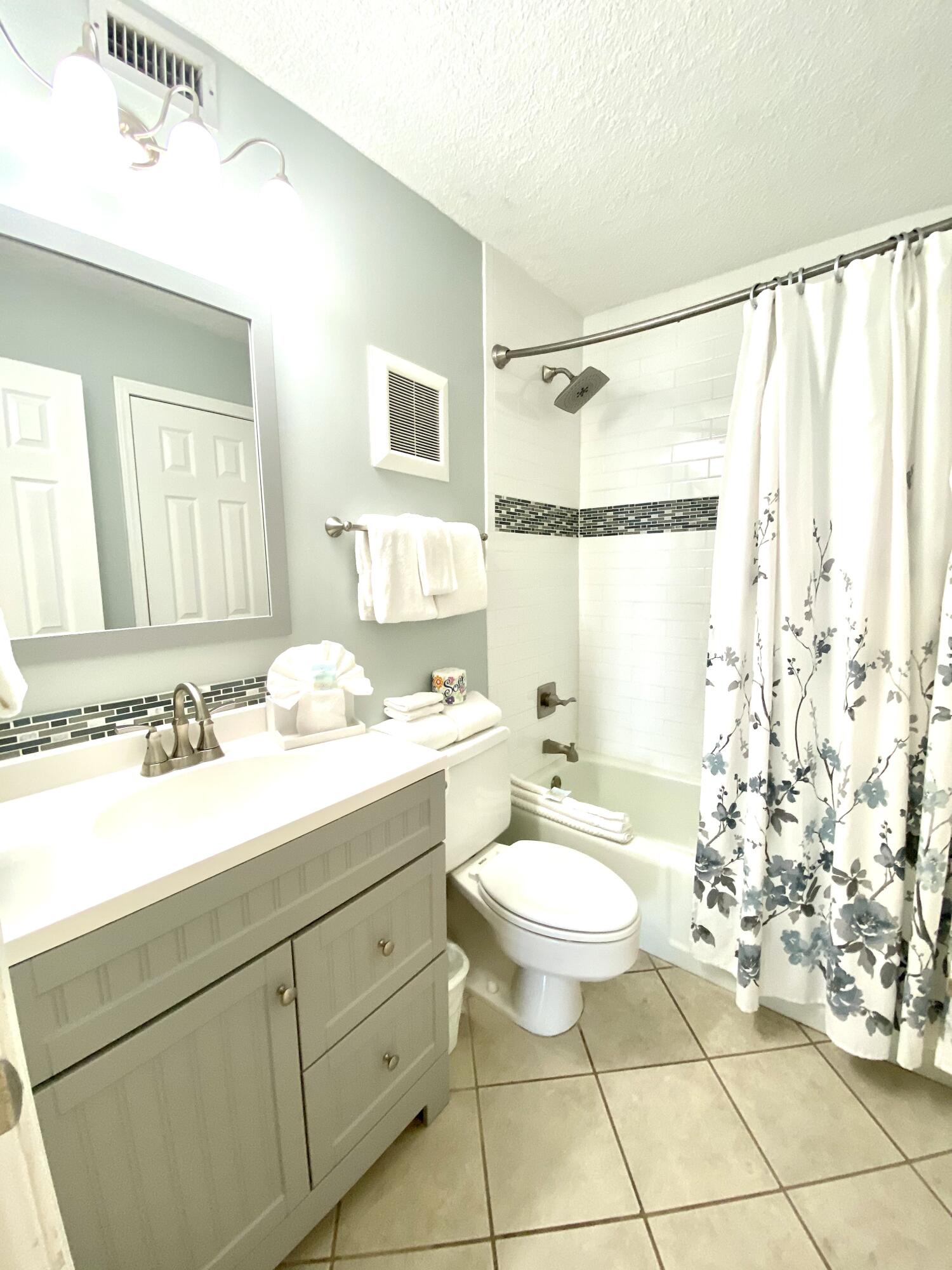 HOLIDAY SURF & RACQUET CLUB - Residential