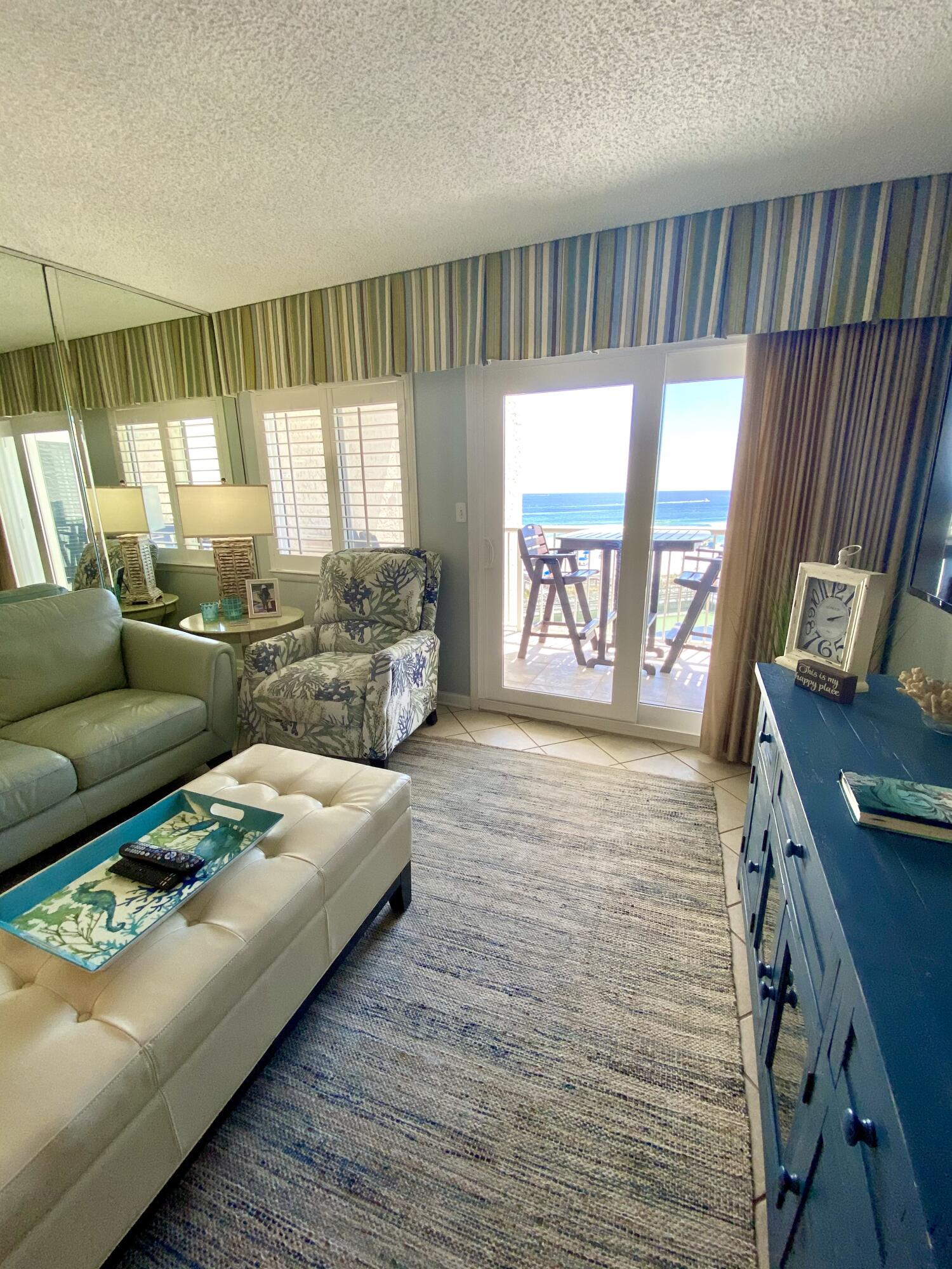 HOLIDAY SURF & RACQUET CLUB - Residential