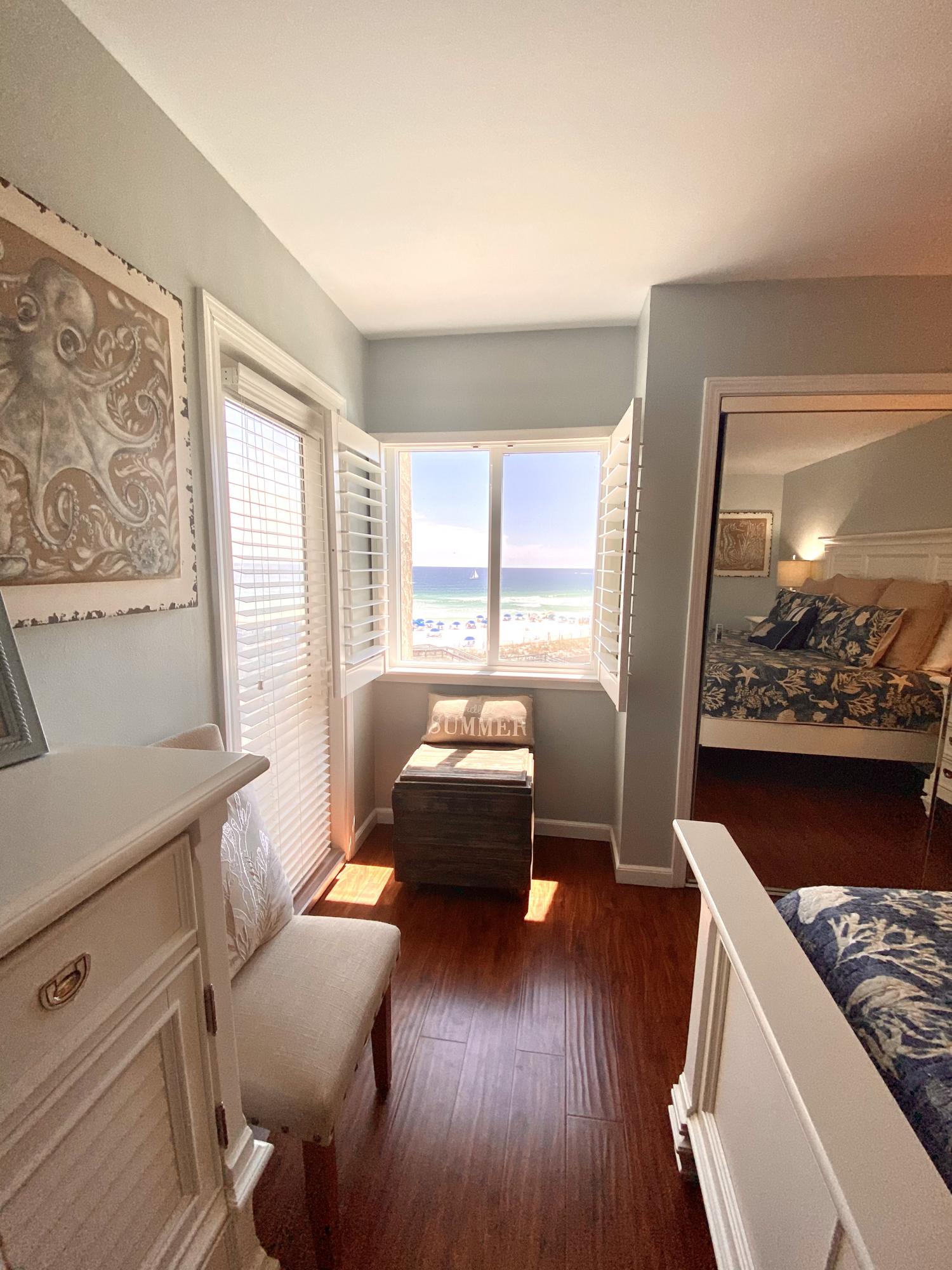 HOLIDAY SURF & RACQUET CLUB - Residential