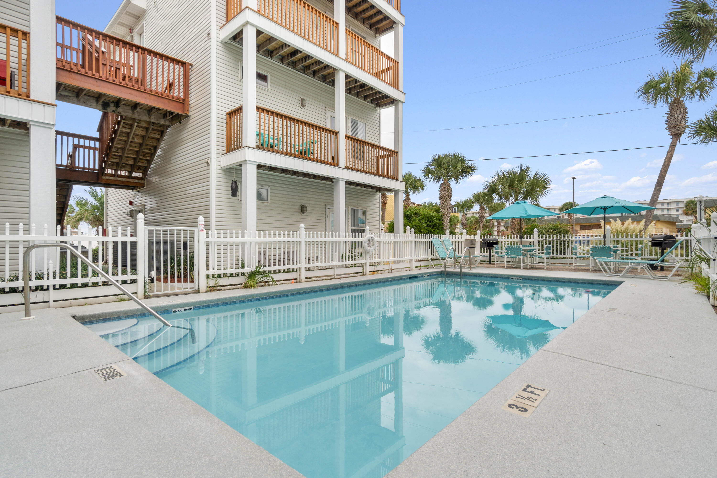 SUNSET COTTAGES CONDO - Residential