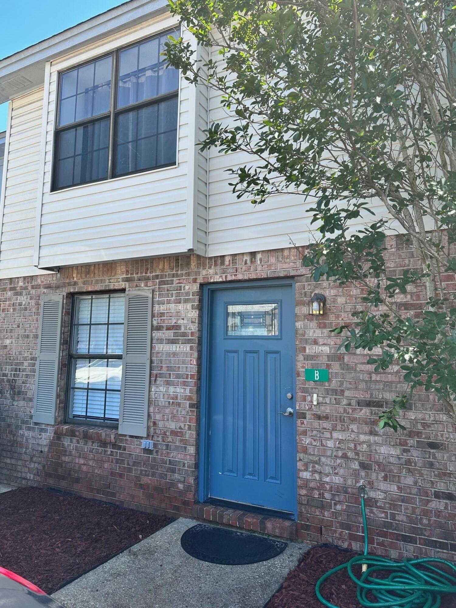 VIKING MANOR PH 1 - Residential Lease