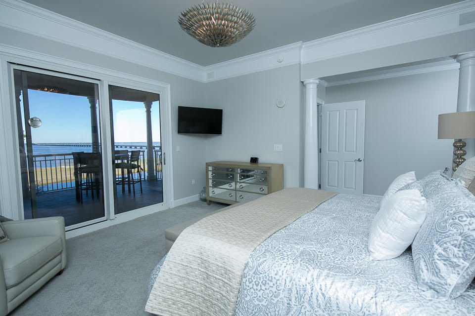 ONE WATER PLACE AT KELLY PLANTATION - Residential