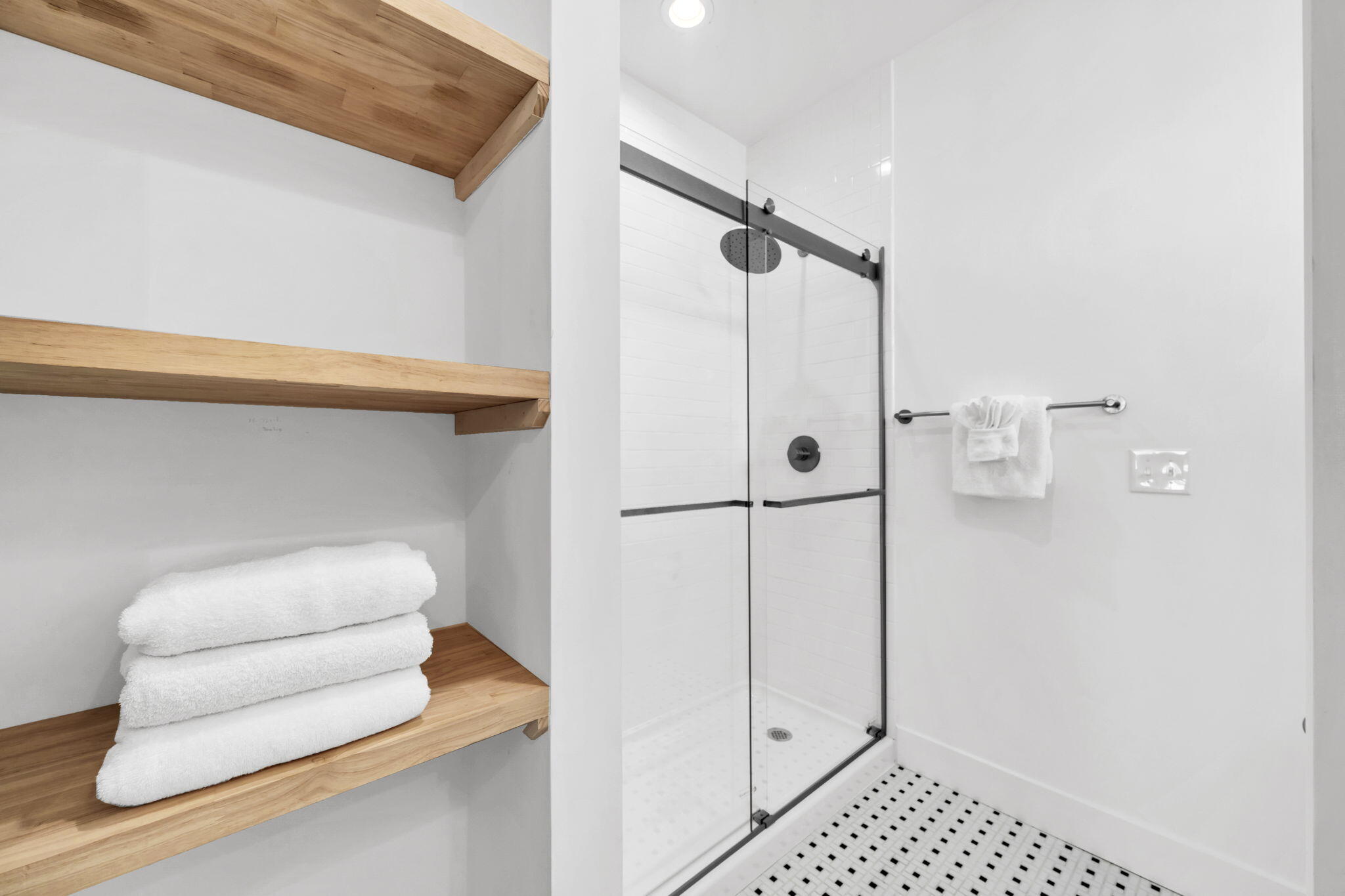 HIDDEN GROVE - Residential Lease