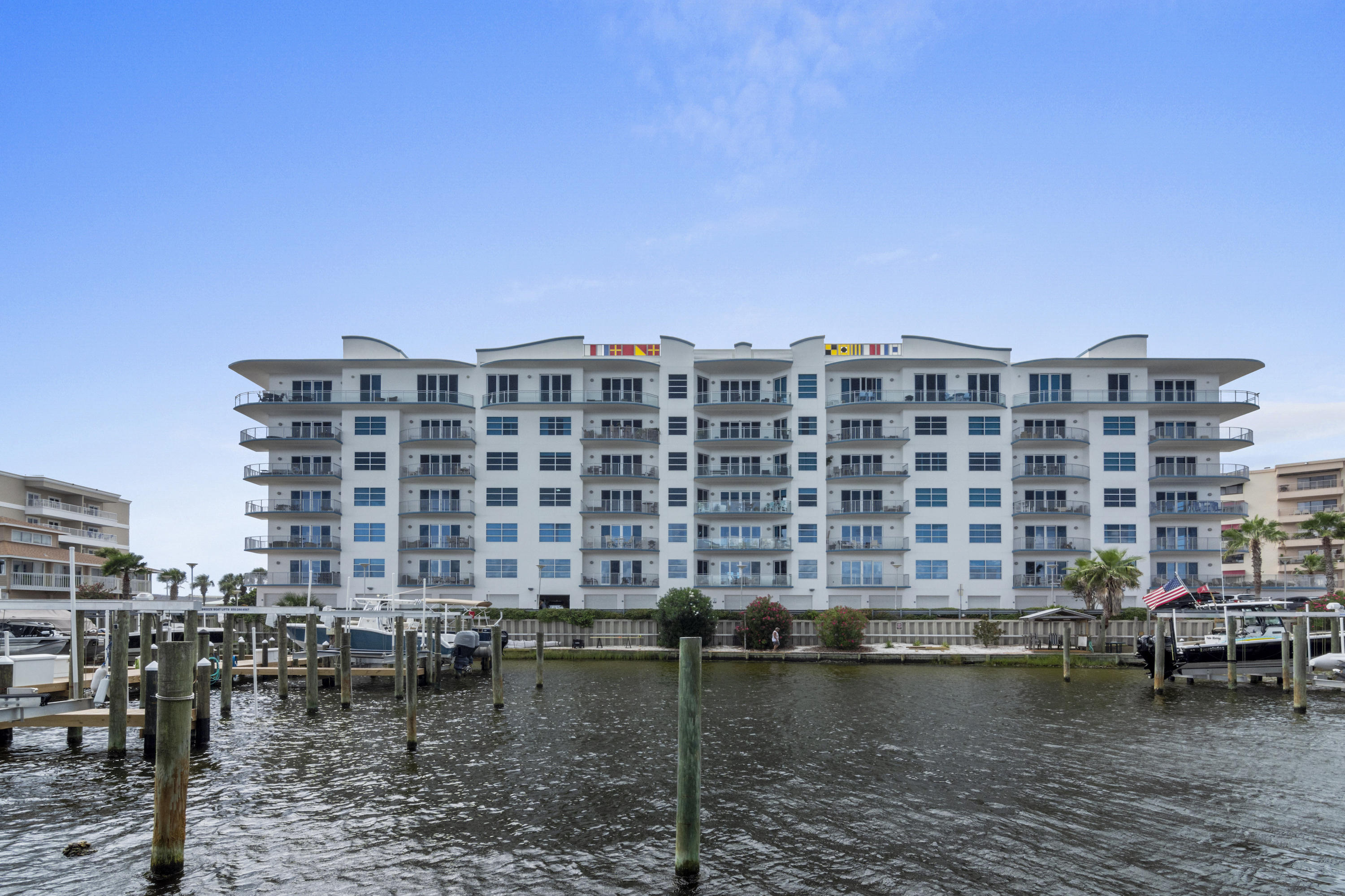 HARBOR LIGHTS - Residential