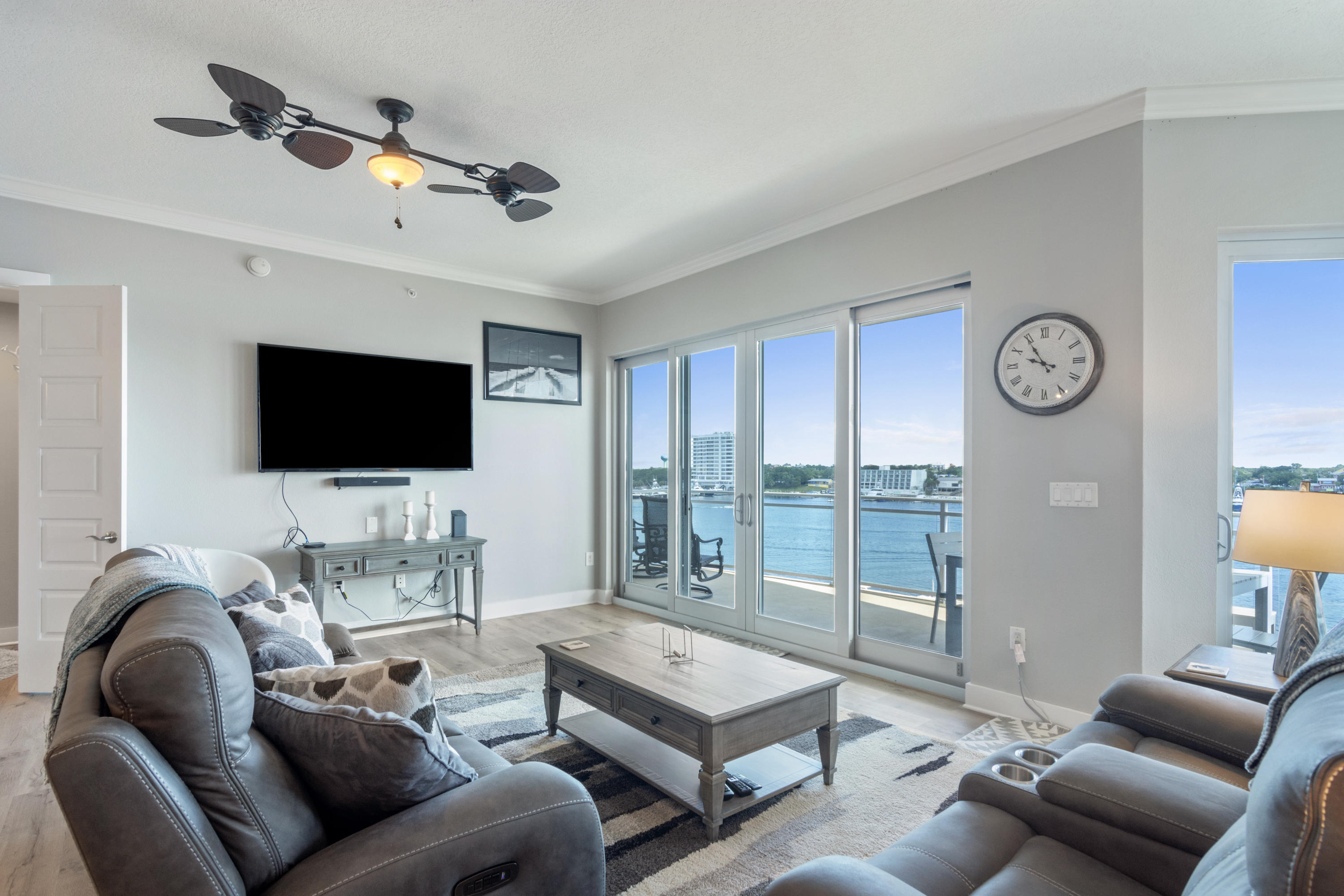 HARBOR LIGHTS - Residential