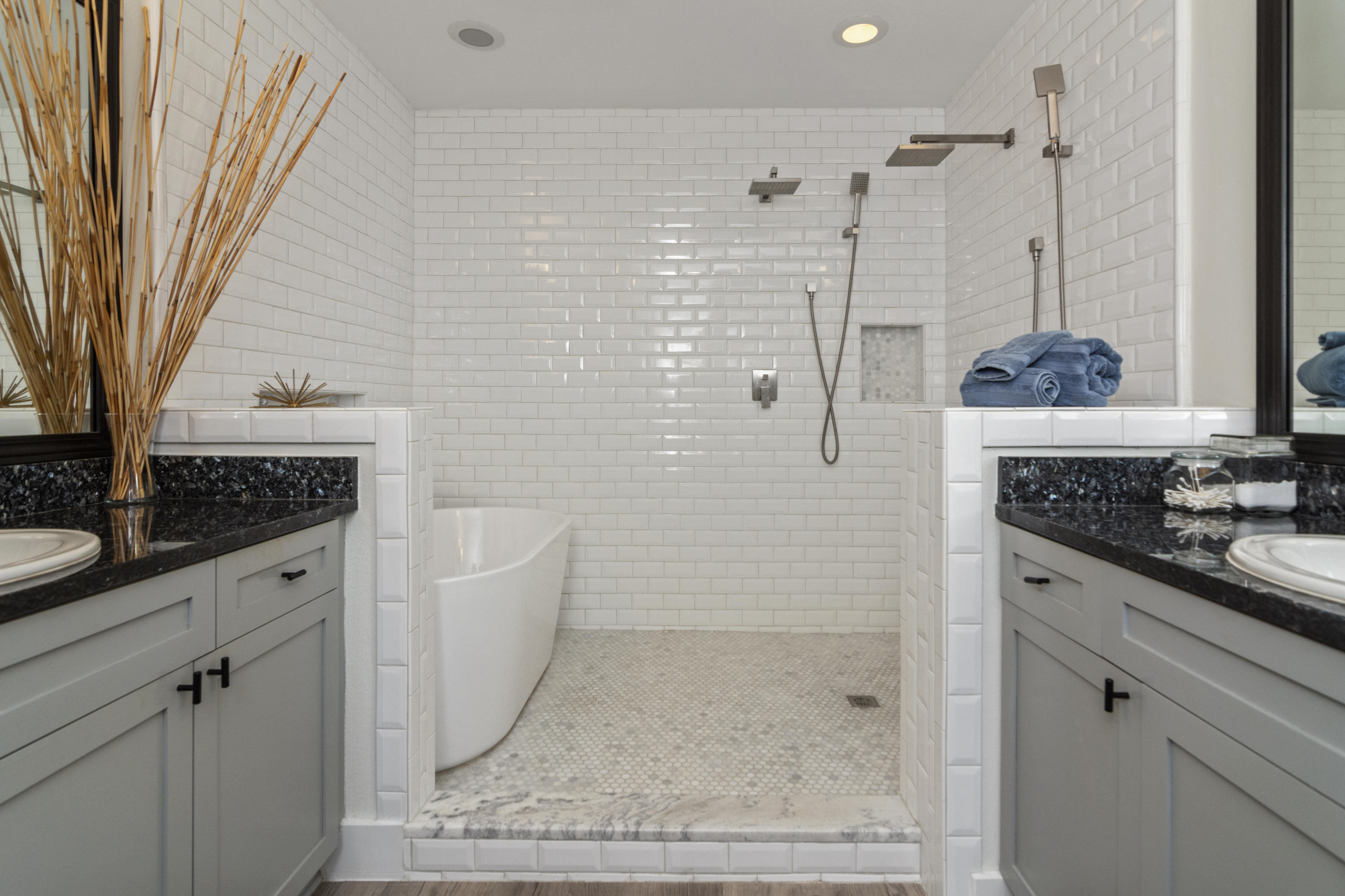 HARBOR LIGHTS - Residential